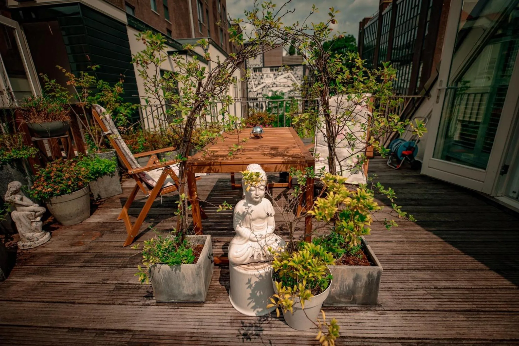 Garden view in Prince On The Roof