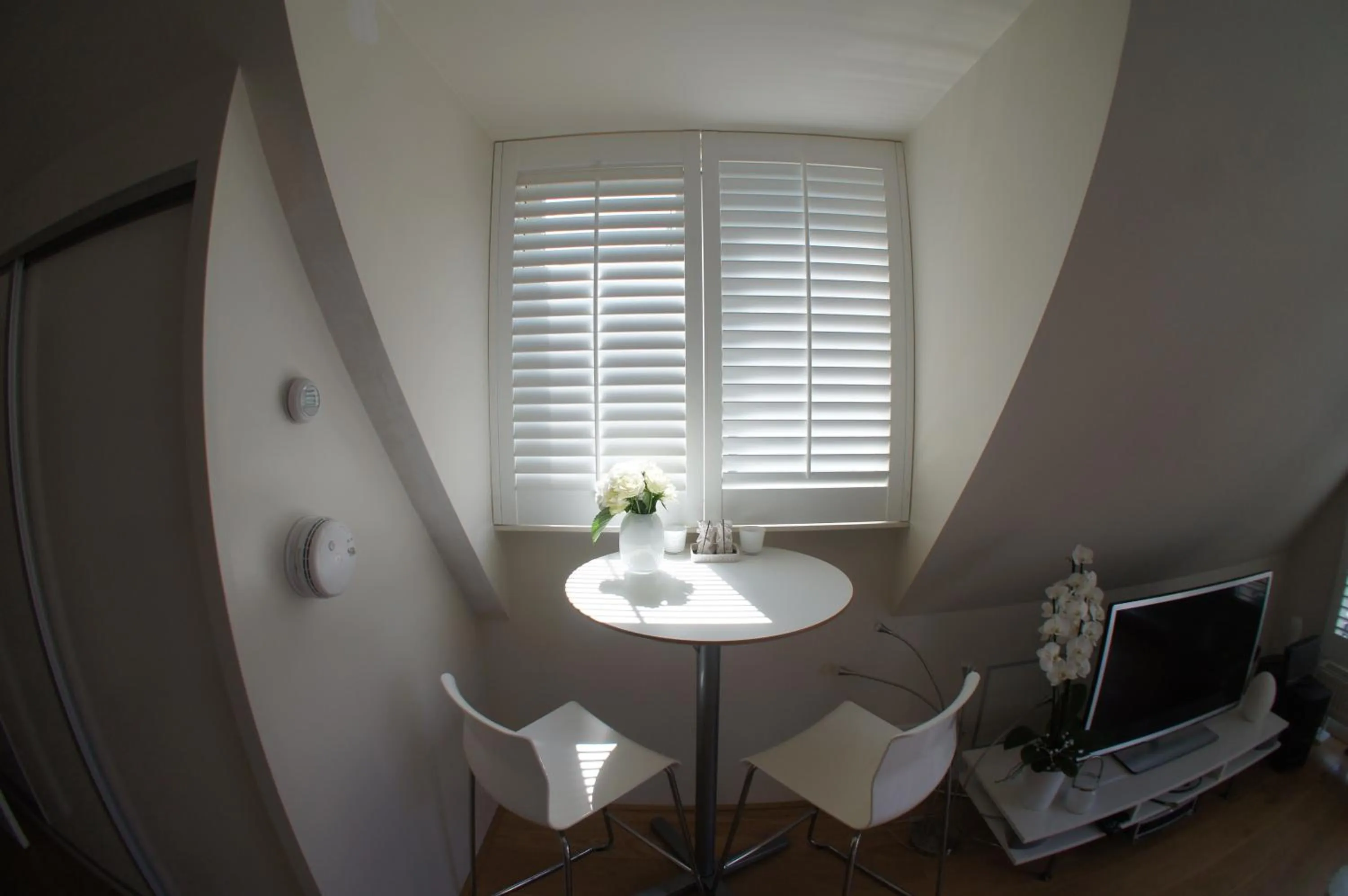 TV and multimedia in Prince On The Roof