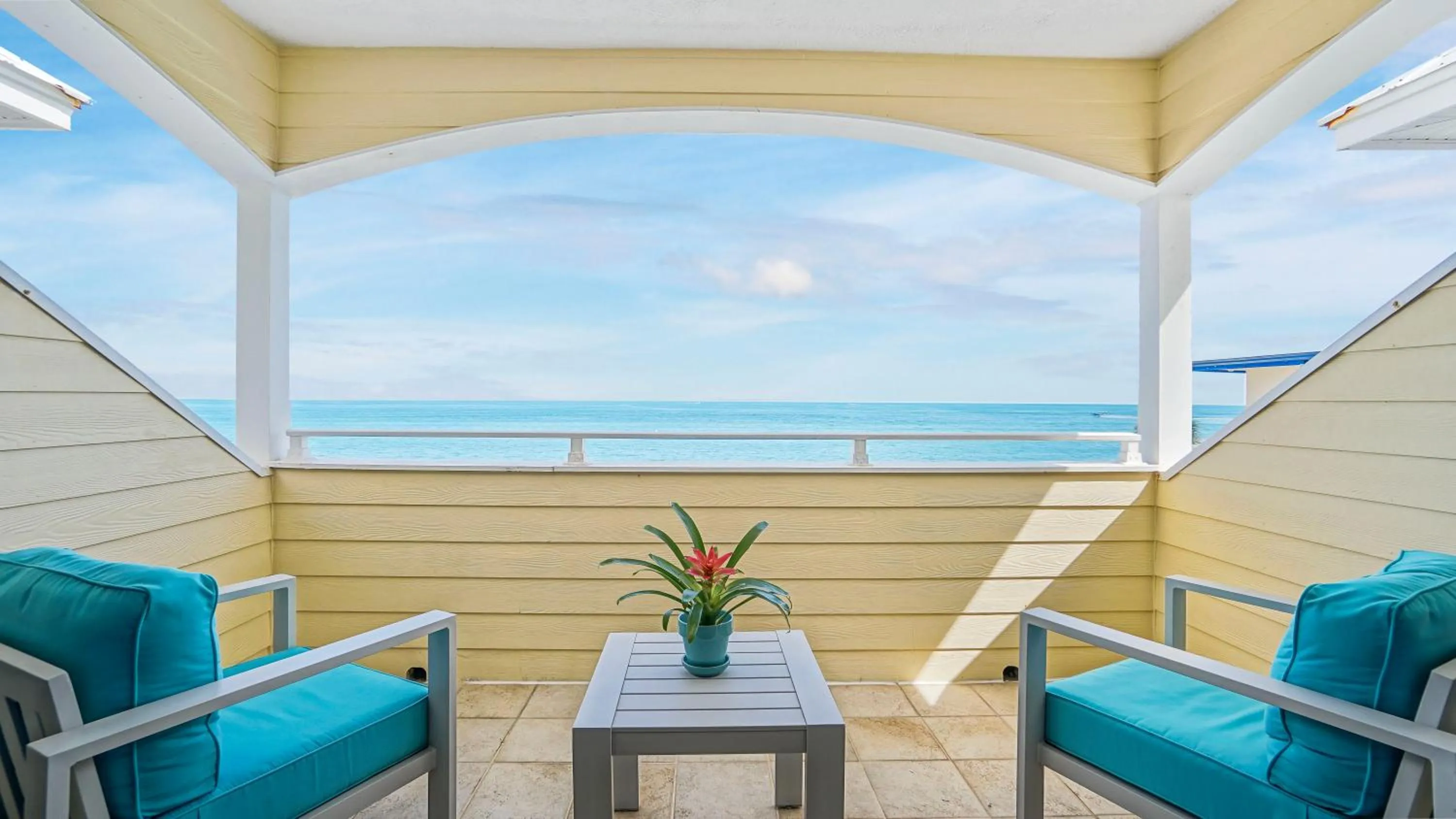 Patio in Glunz Ocean Beach Hotel and Resort