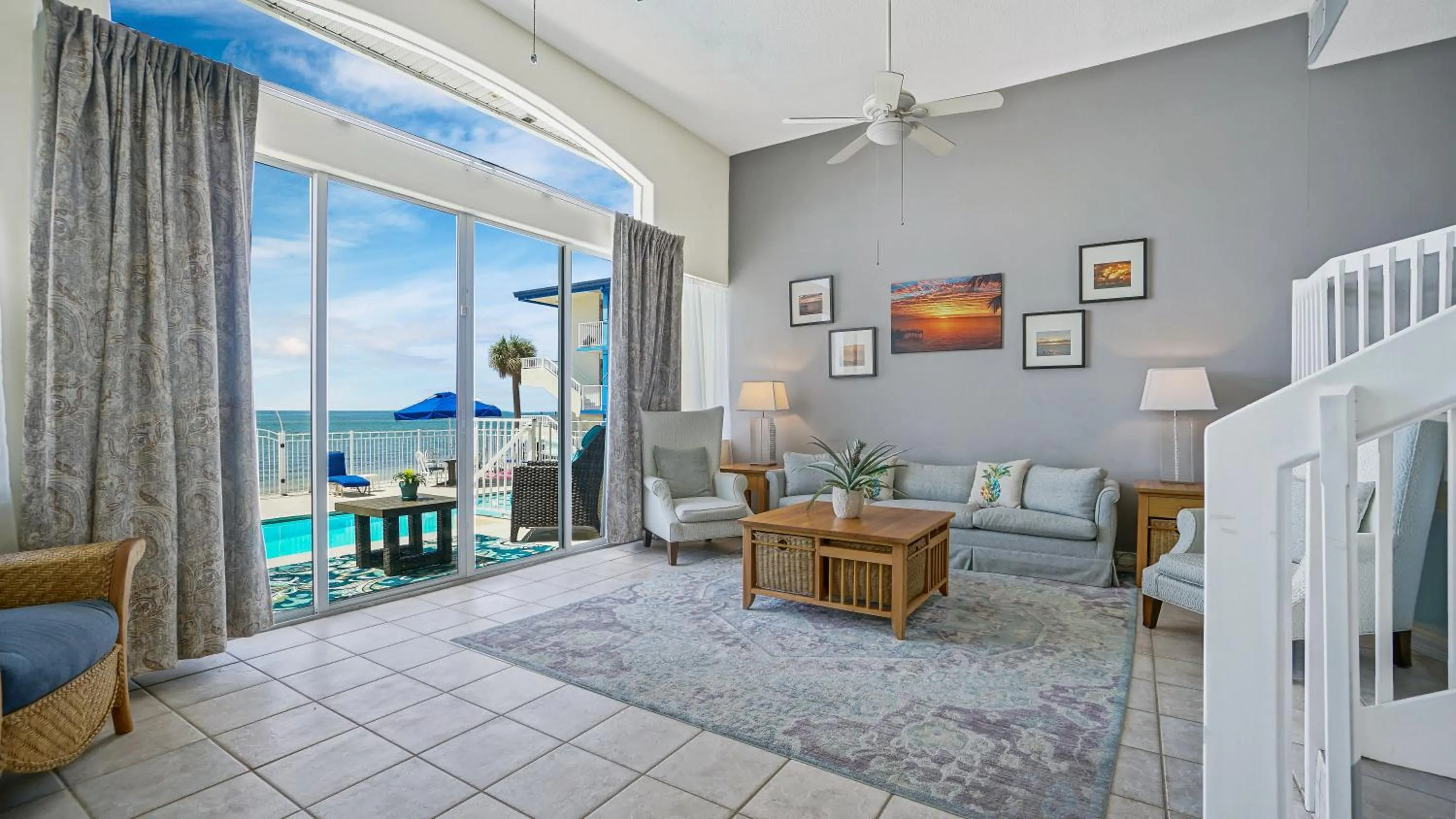 Patio, Bed in Glunz Ocean Beach Hotel and Resort