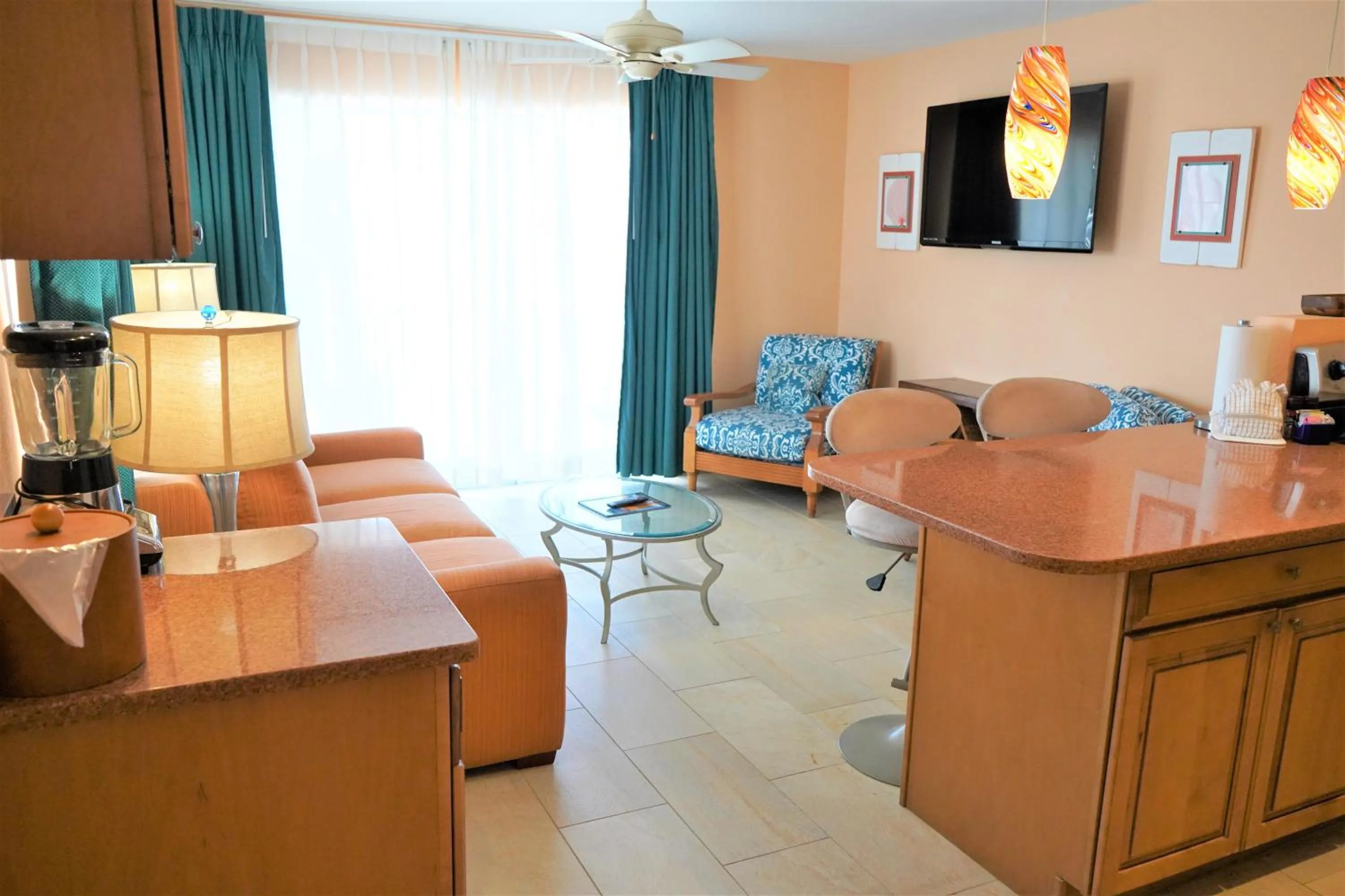 Kitchen or kitchenette in Glunz Ocean Beach Hotel and Resort
