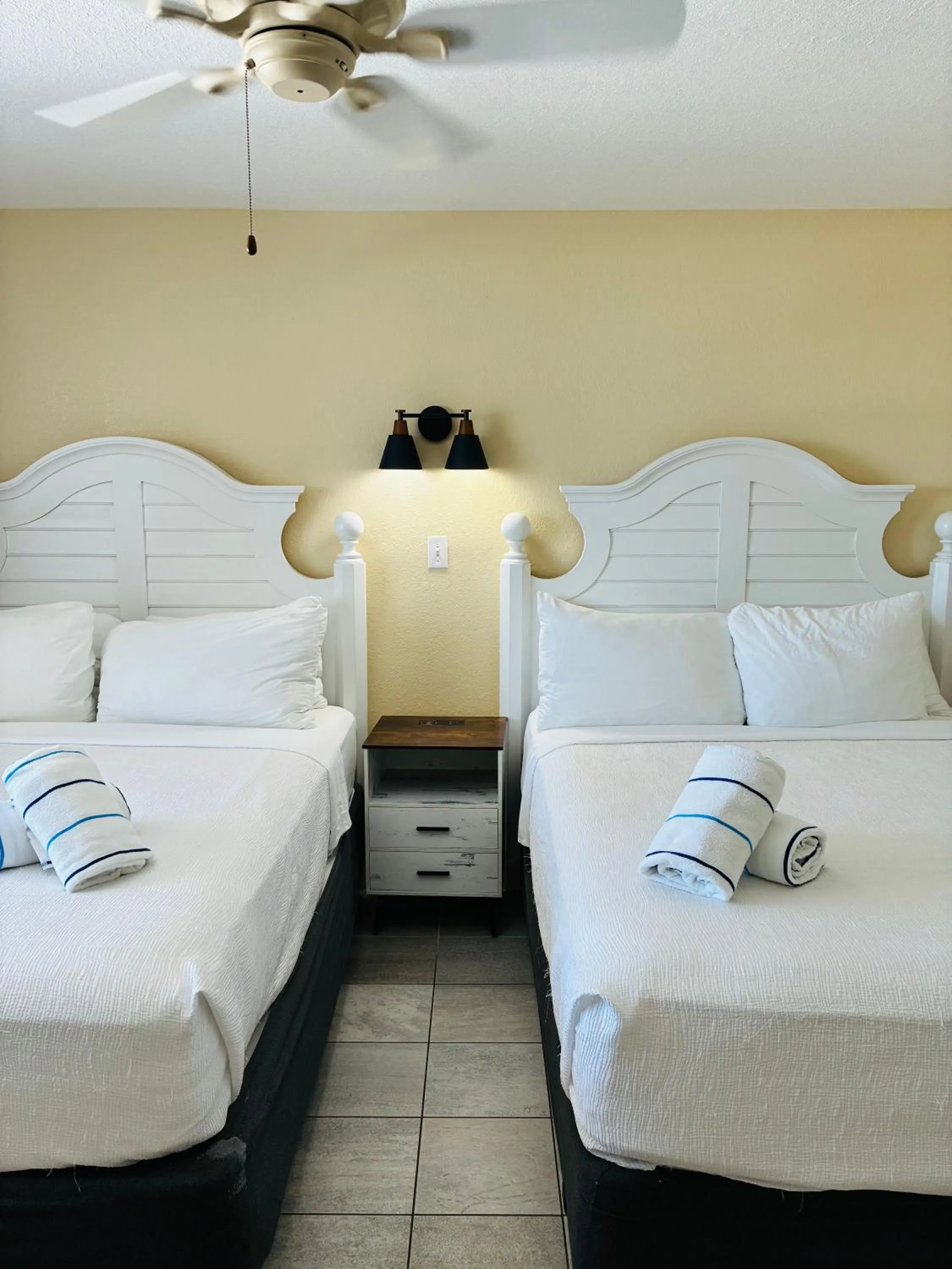 Bedroom, Bed in Glunz Ocean Beach Hotel and Resort