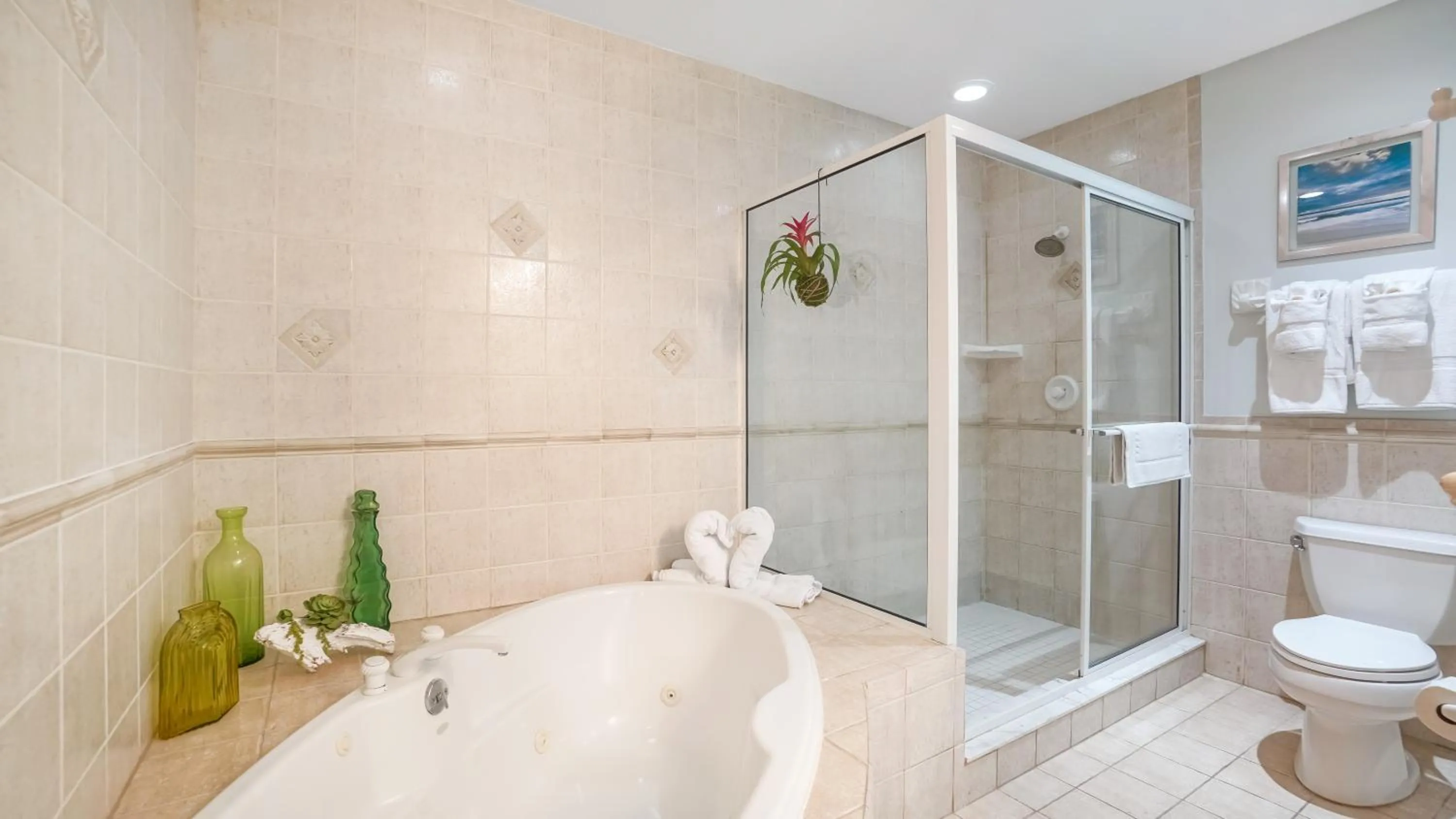 Shower in Glunz Ocean Beach Hotel and Resort