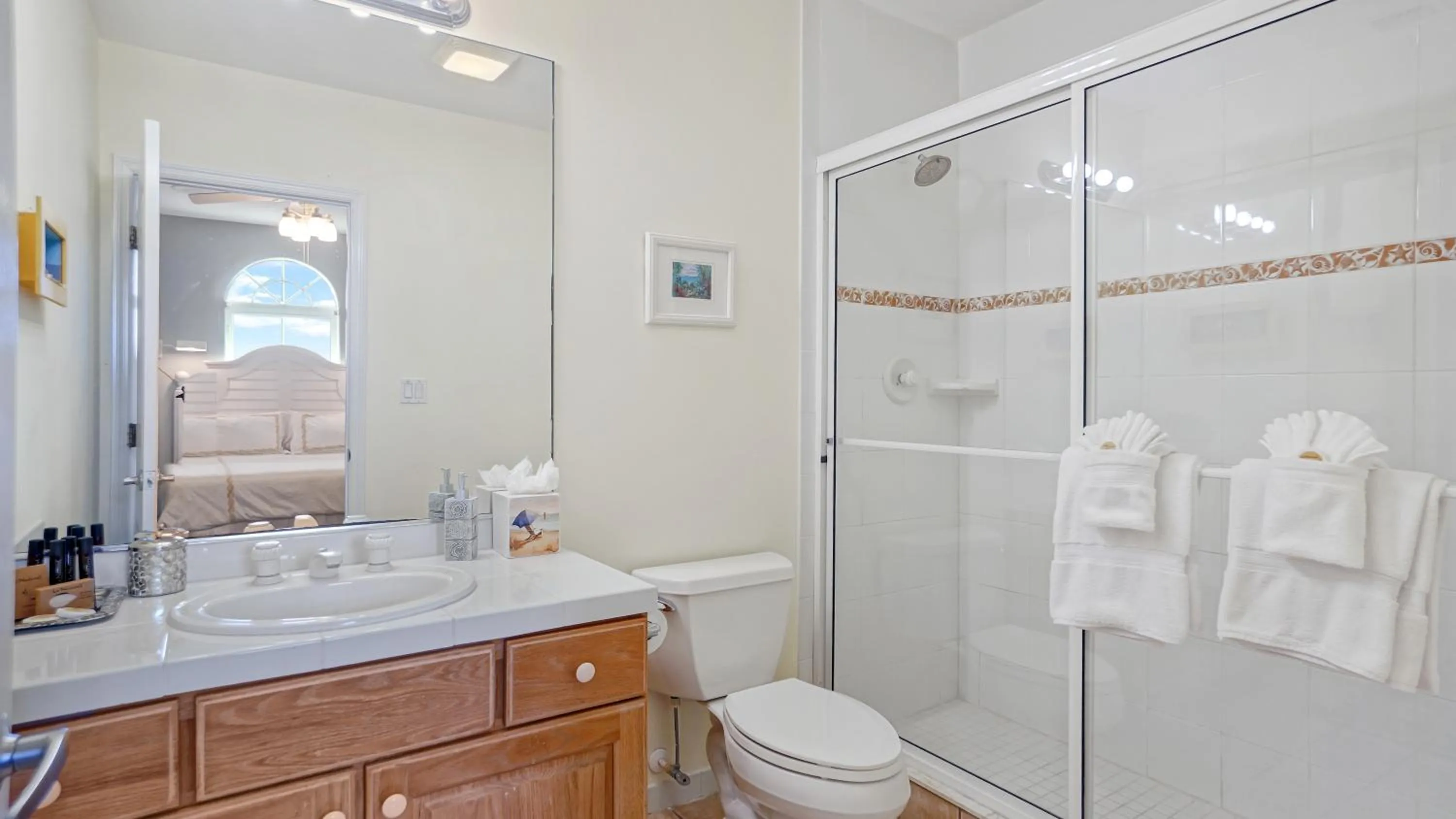 Shower in Glunz Ocean Beach Hotel and Resort