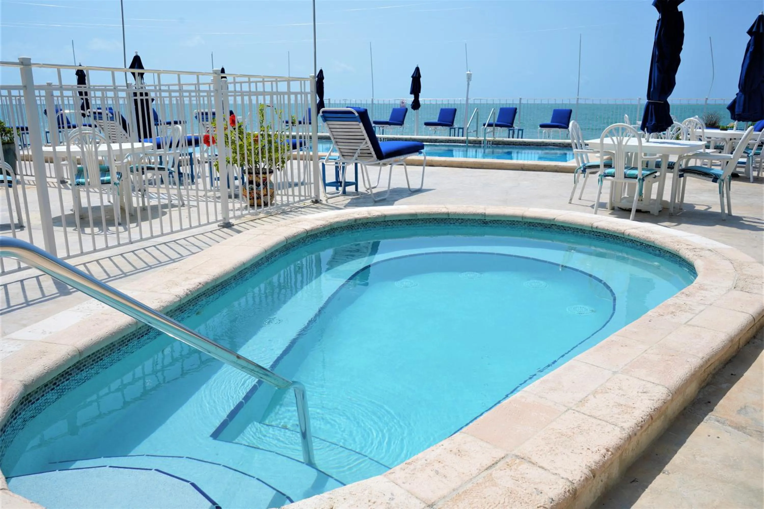 Hot Tub in Glunz Ocean Beach Hotel and Resort