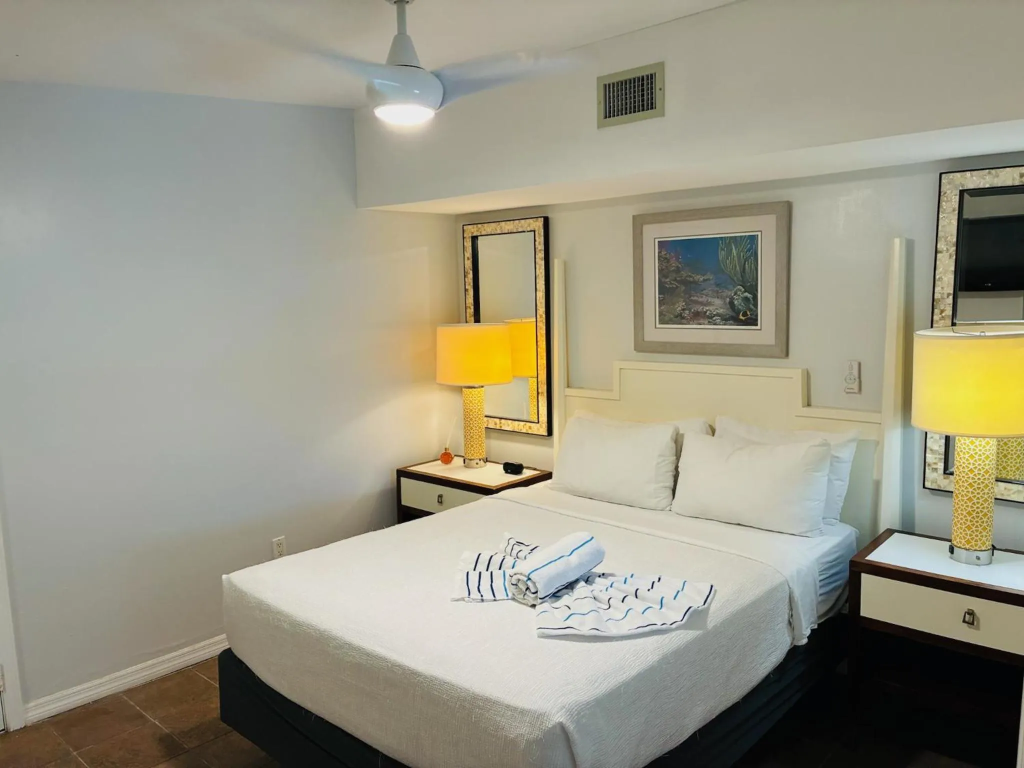 Bedroom, Bed in Glunz Ocean Beach Hotel and Resort