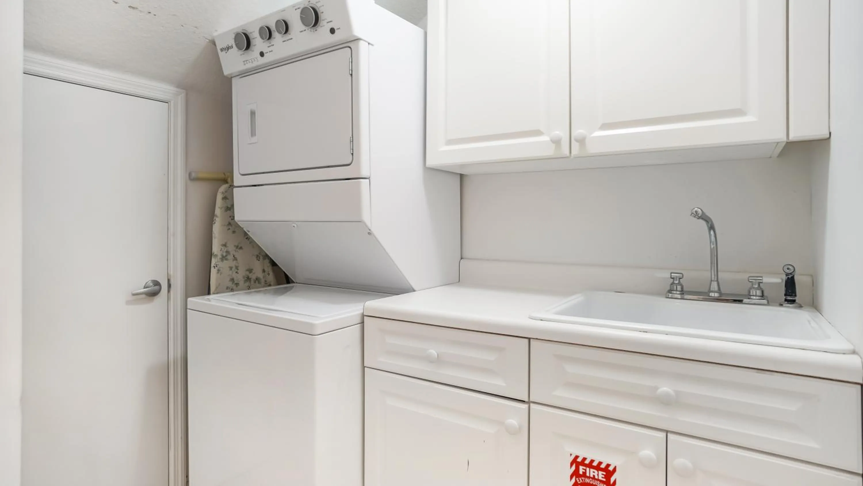 laundry in Glunz Ocean Beach Hotel and Resort