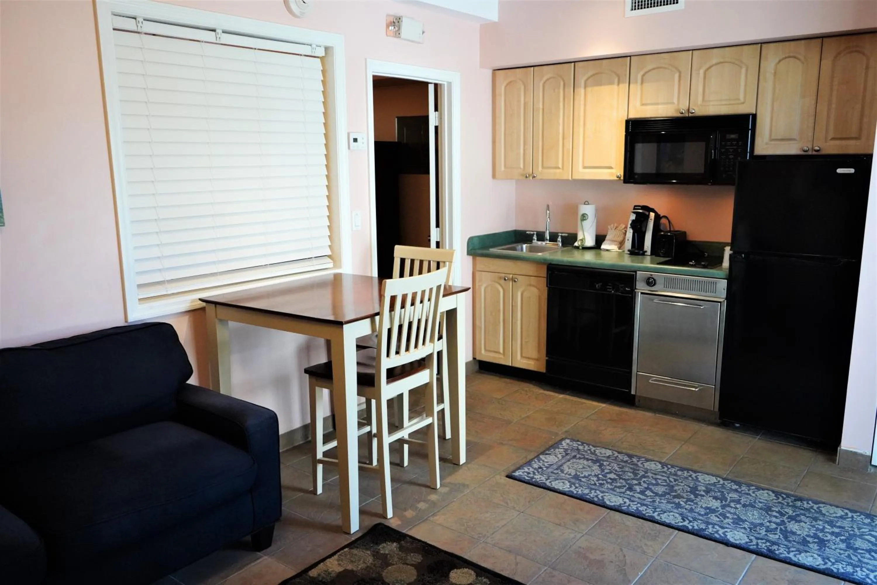 Kitchen or kitchenette in Glunz Ocean Beach Hotel and Resort