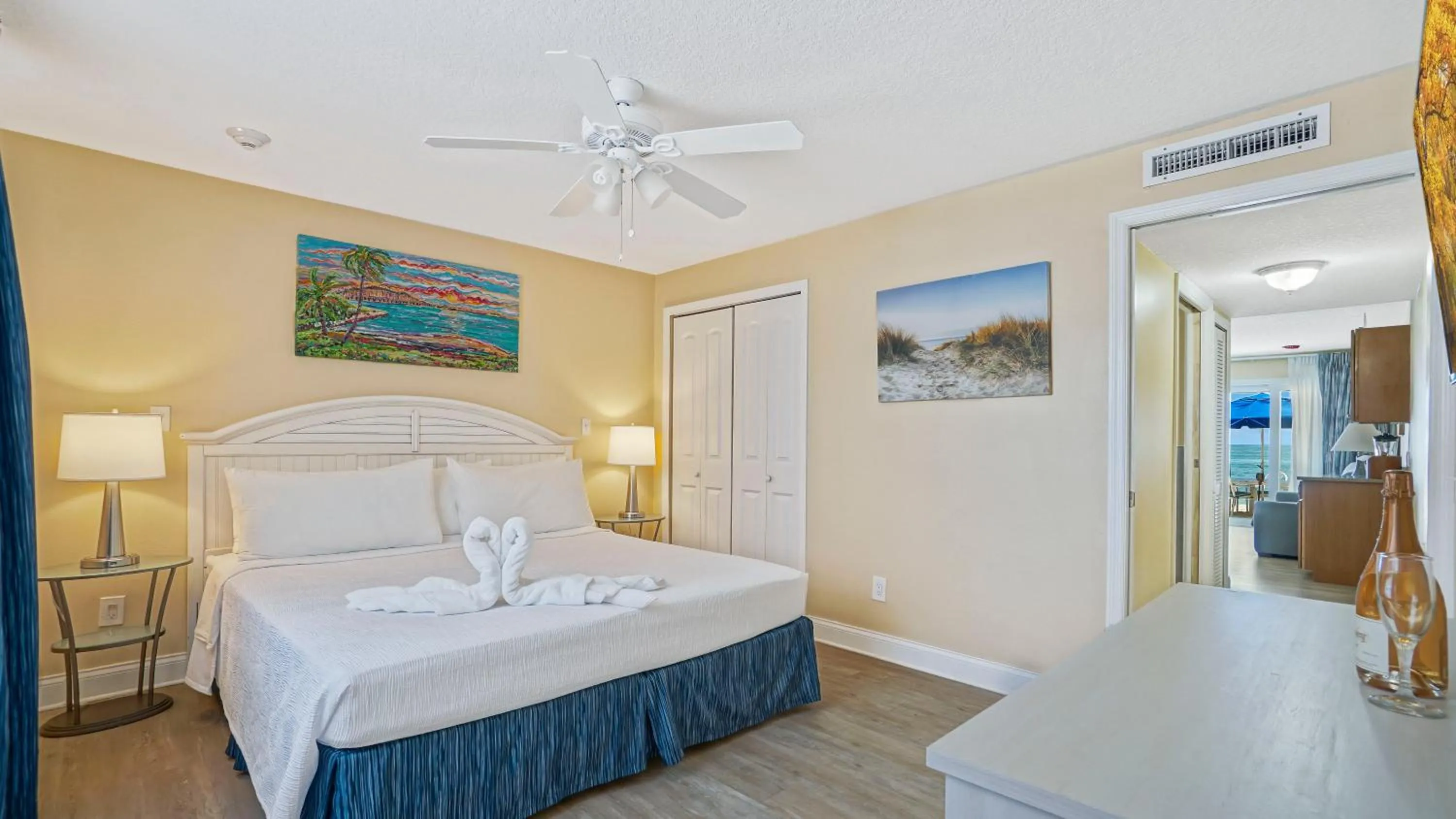 Bed in Glunz Ocean Beach Hotel and Resort