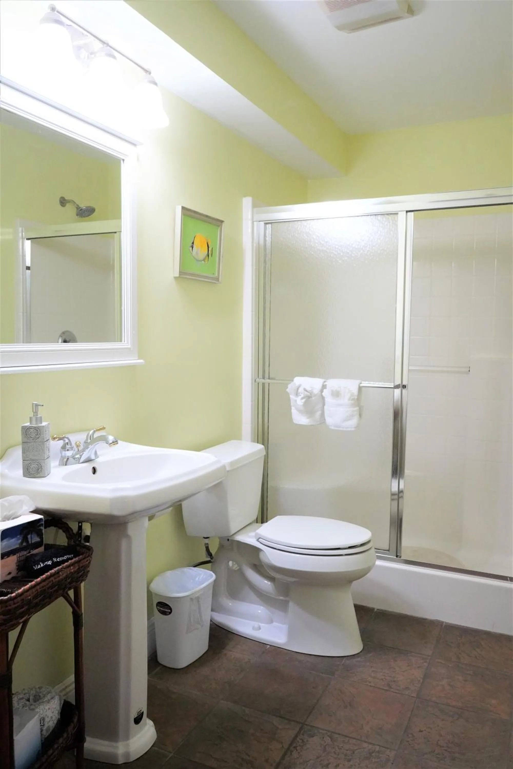 Shower in Glunz Ocean Beach Hotel and Resort