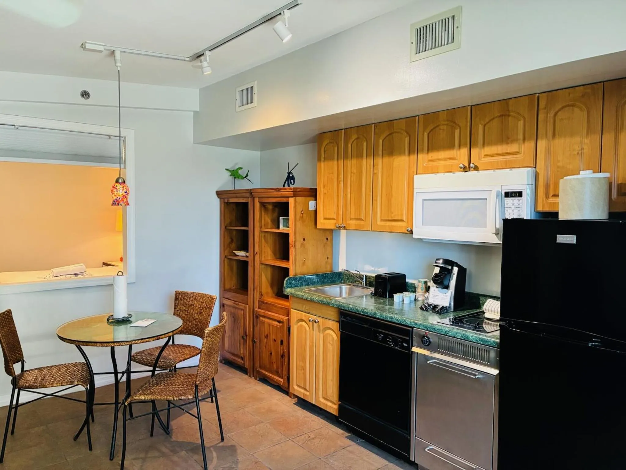 Kitchen or kitchenette in Glunz Ocean Beach Hotel and Resort