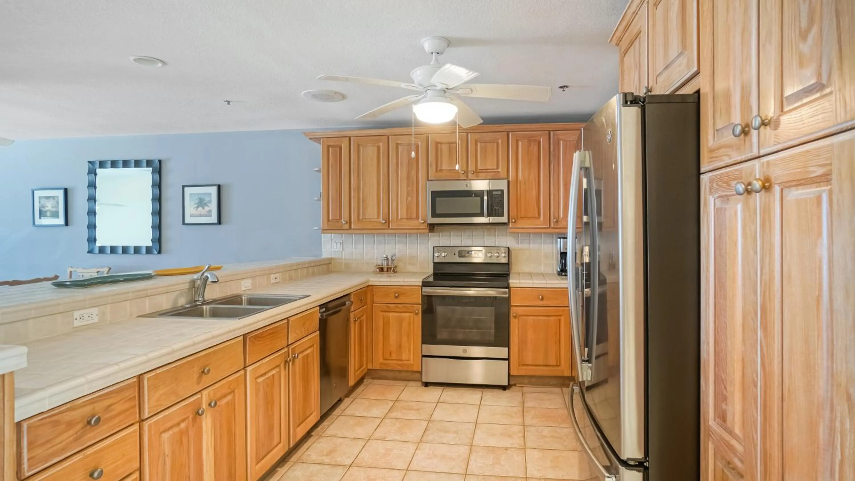 Kitchen or kitchenette in Glunz Ocean Beach Hotel and Resort