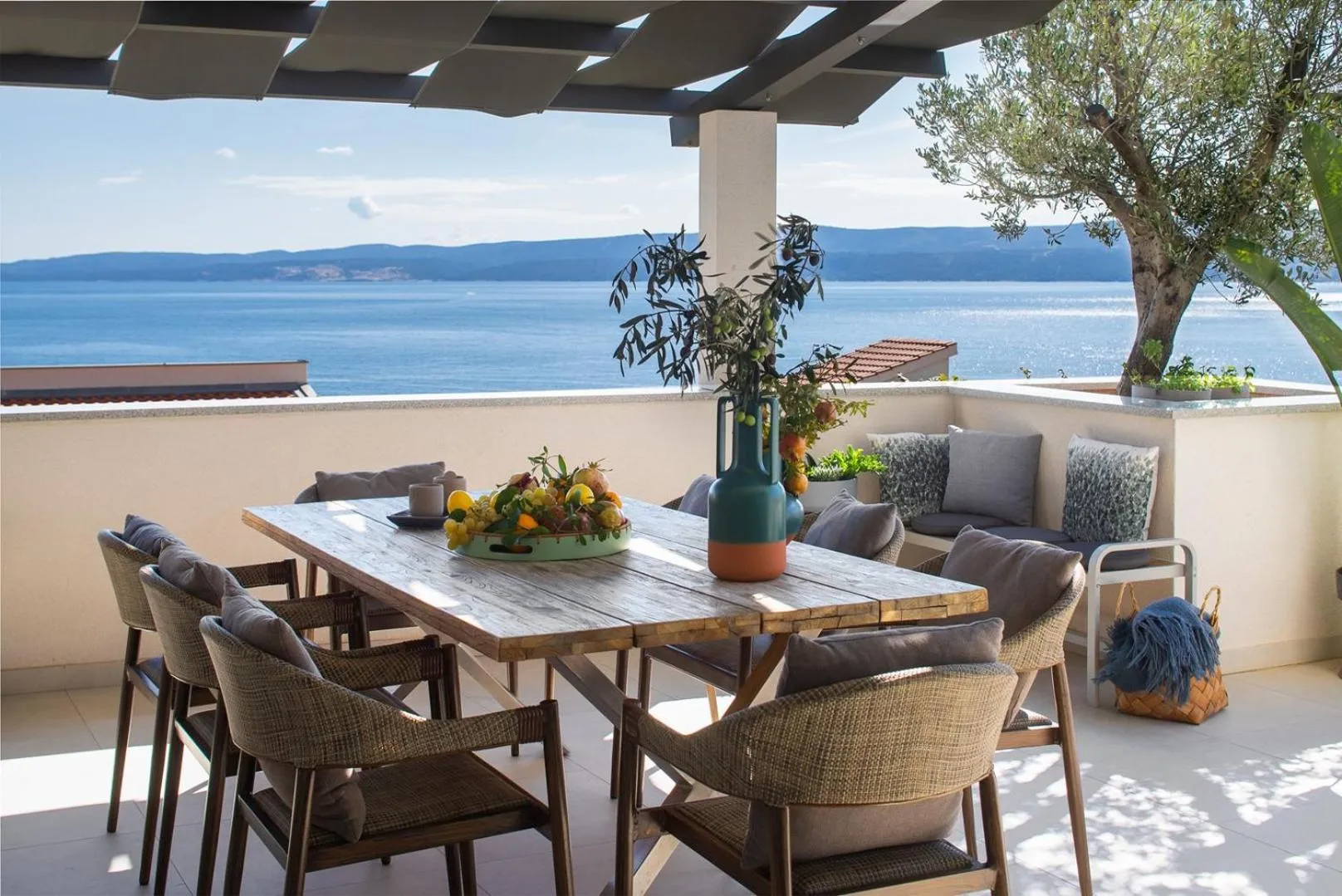 Seaview villa Mila with 4 en-suite bedrooms, private pool, Finnish sauna, Treadmill, sandy beach 250m