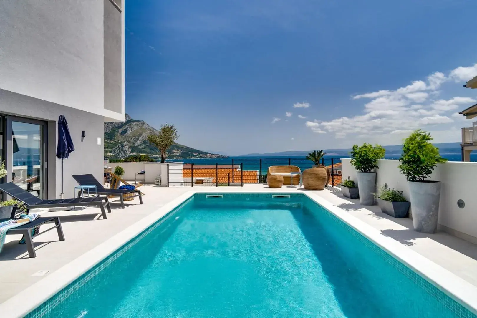 Seaview villa Mila with 4 en-suite bedrooms, private pool, Finnish sauna, Treadmill, sandy beach 250m Seaview villa Mila with 4 en-suite bedrooms, private pool, Finnish sauna, Treadmill, sandy beach 250m