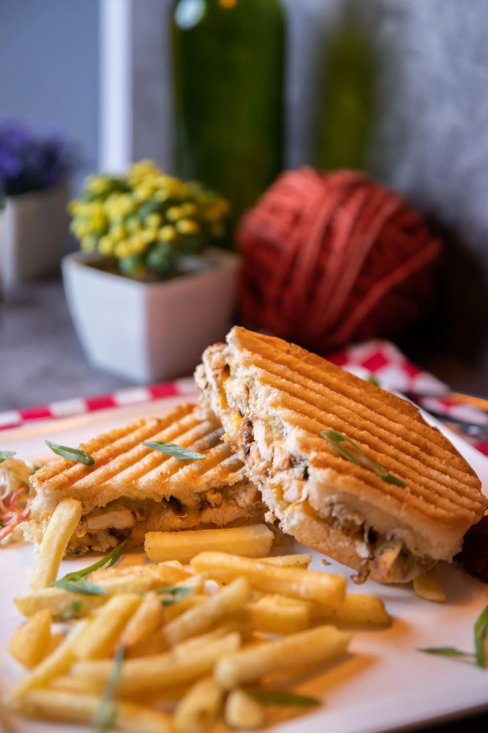 Restaurant/places to eat in Grand Islamabad Hotel