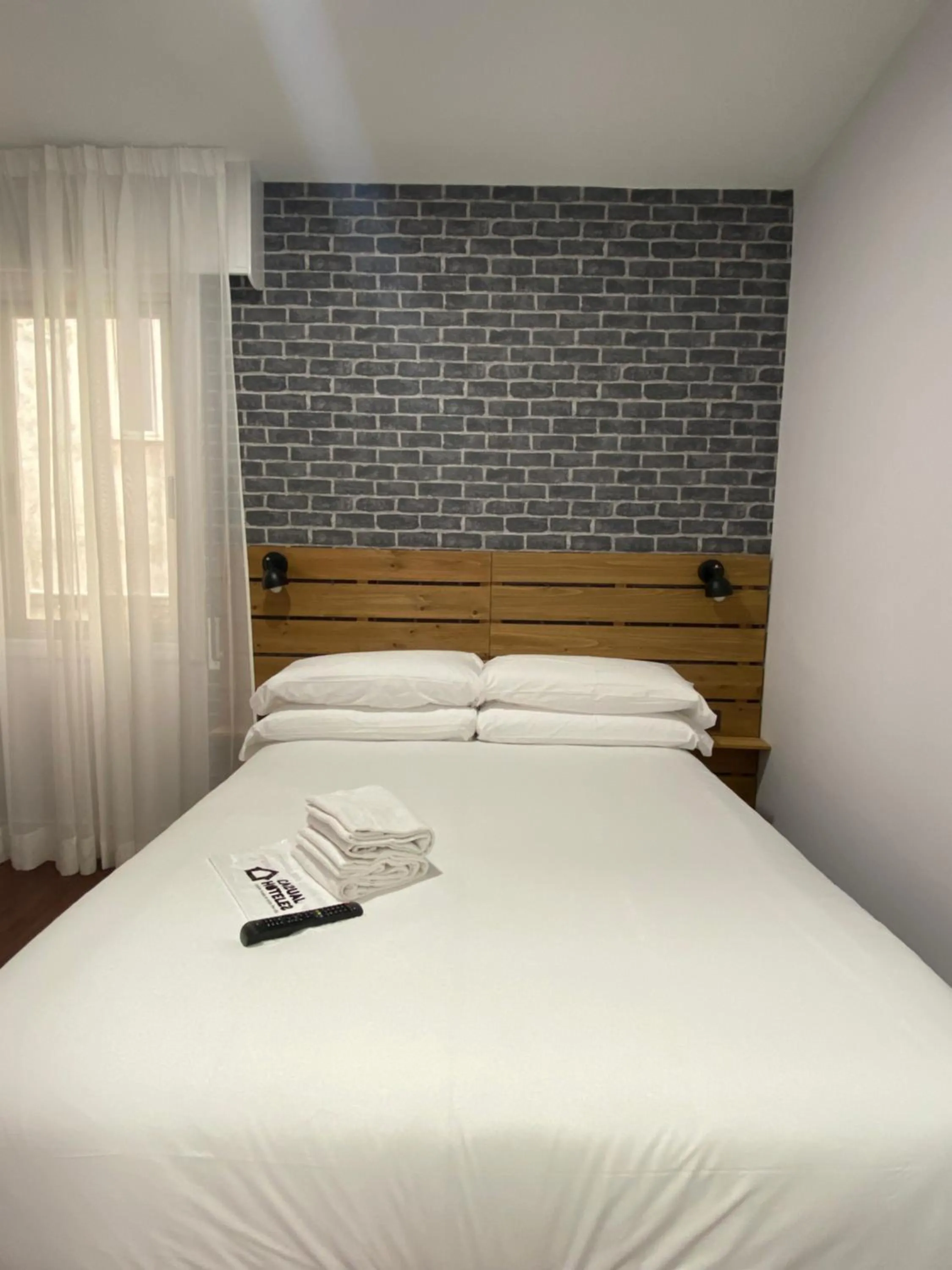 Photo of the whole room, Bed in Casual Mardones