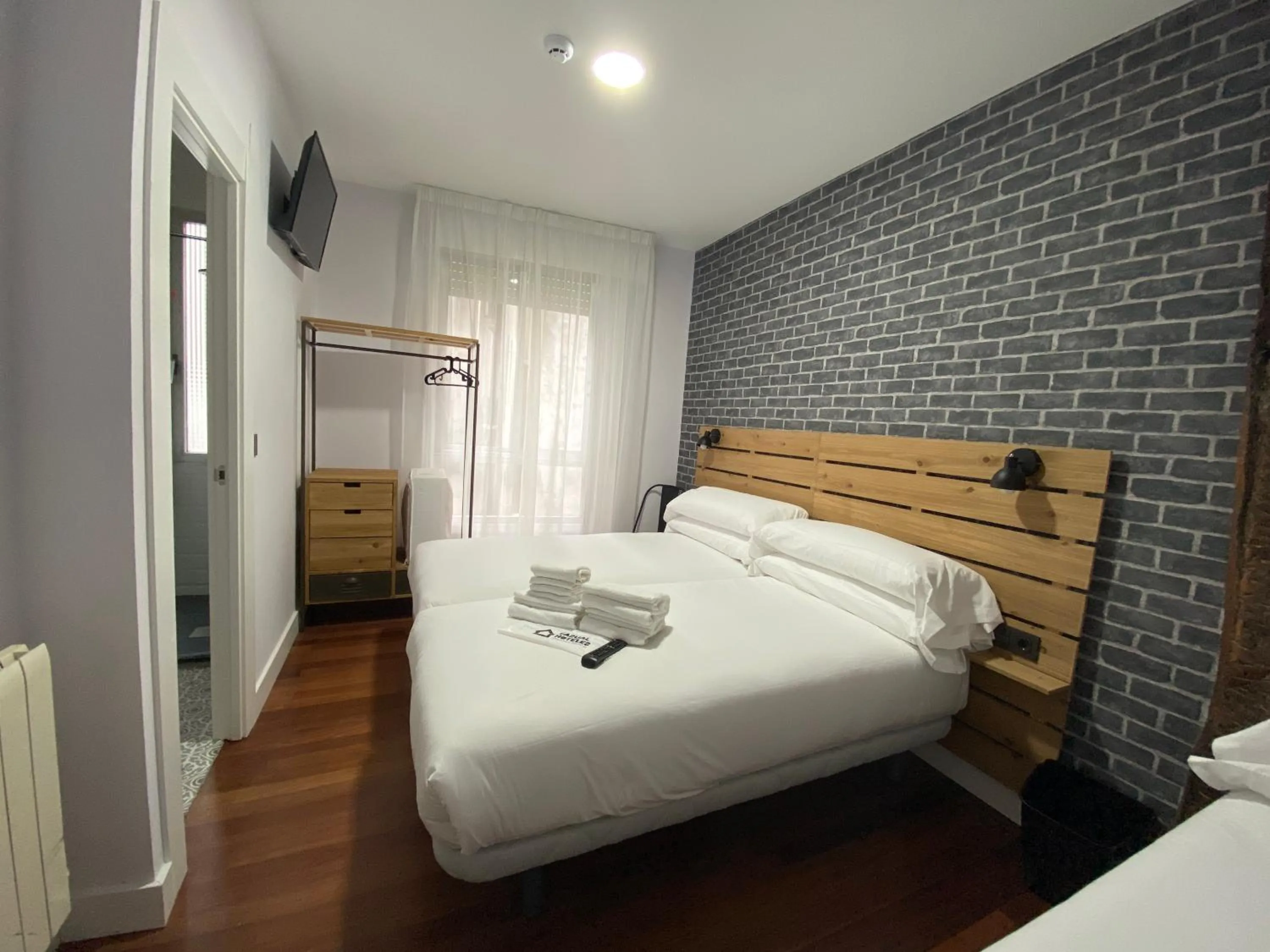 Photo of the whole room, Bed in Casual Mardones