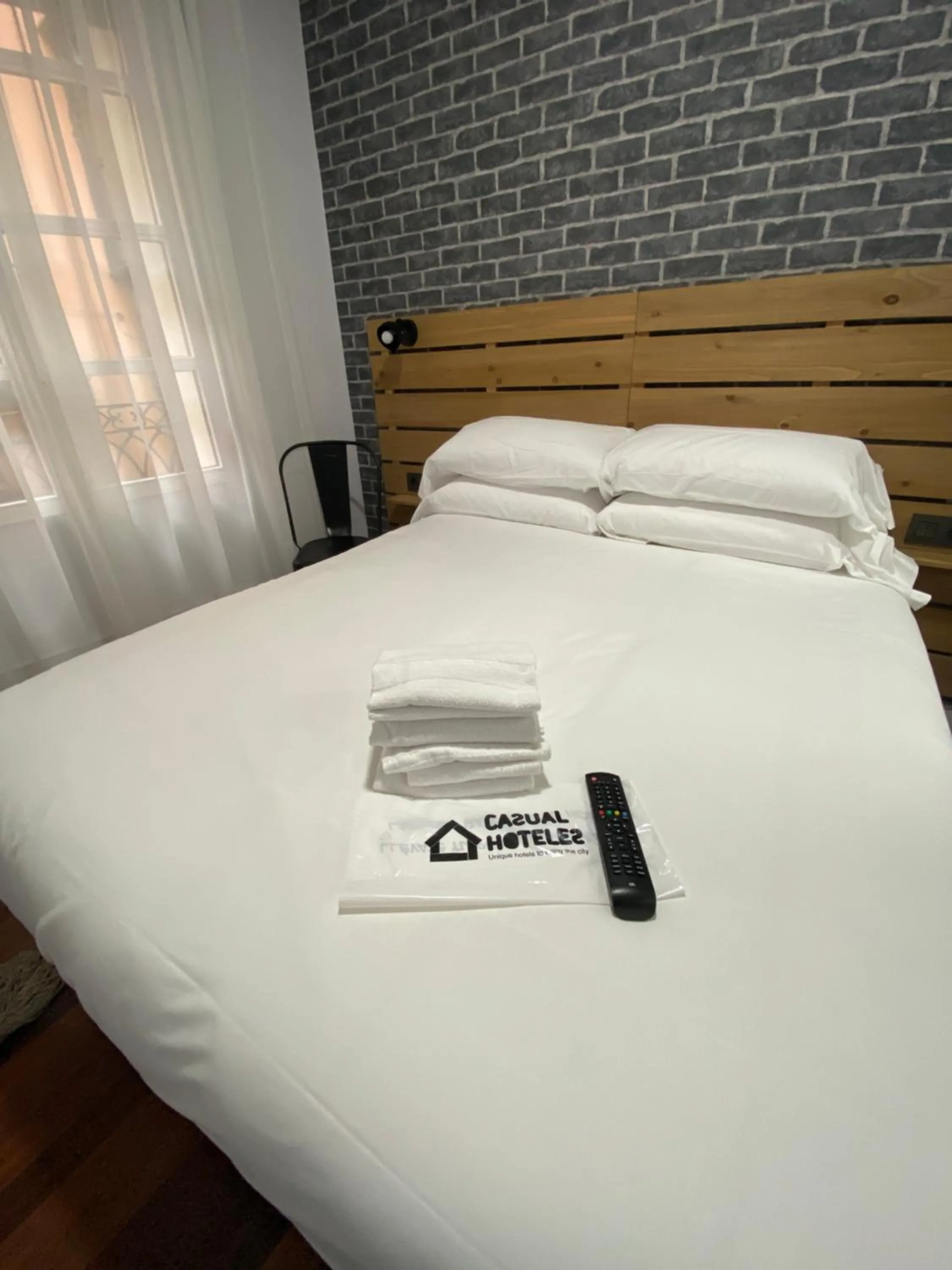 Photo of the whole room, Bed in Casual Mardones