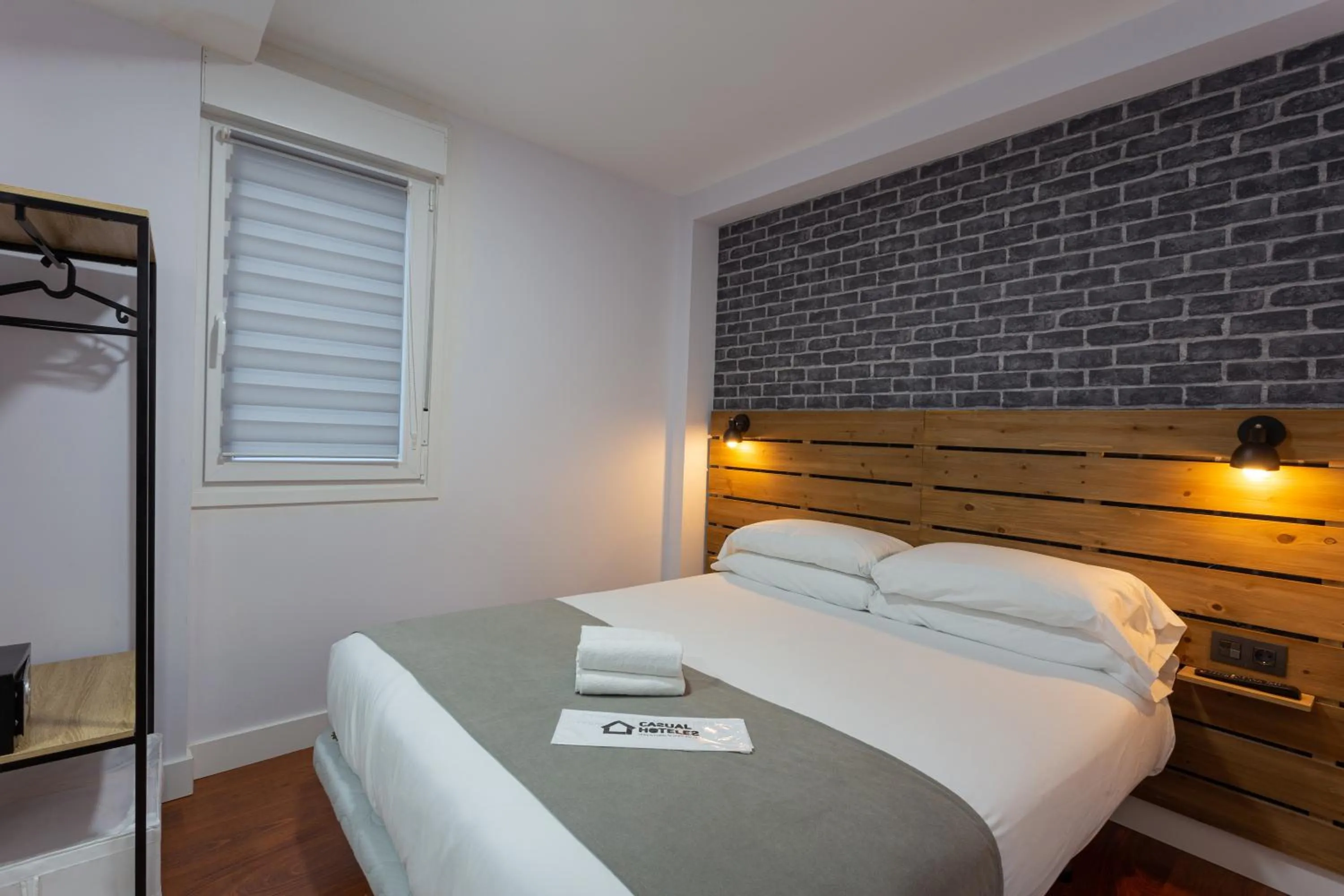 Photo of the whole room, Bed in Casual Mardones