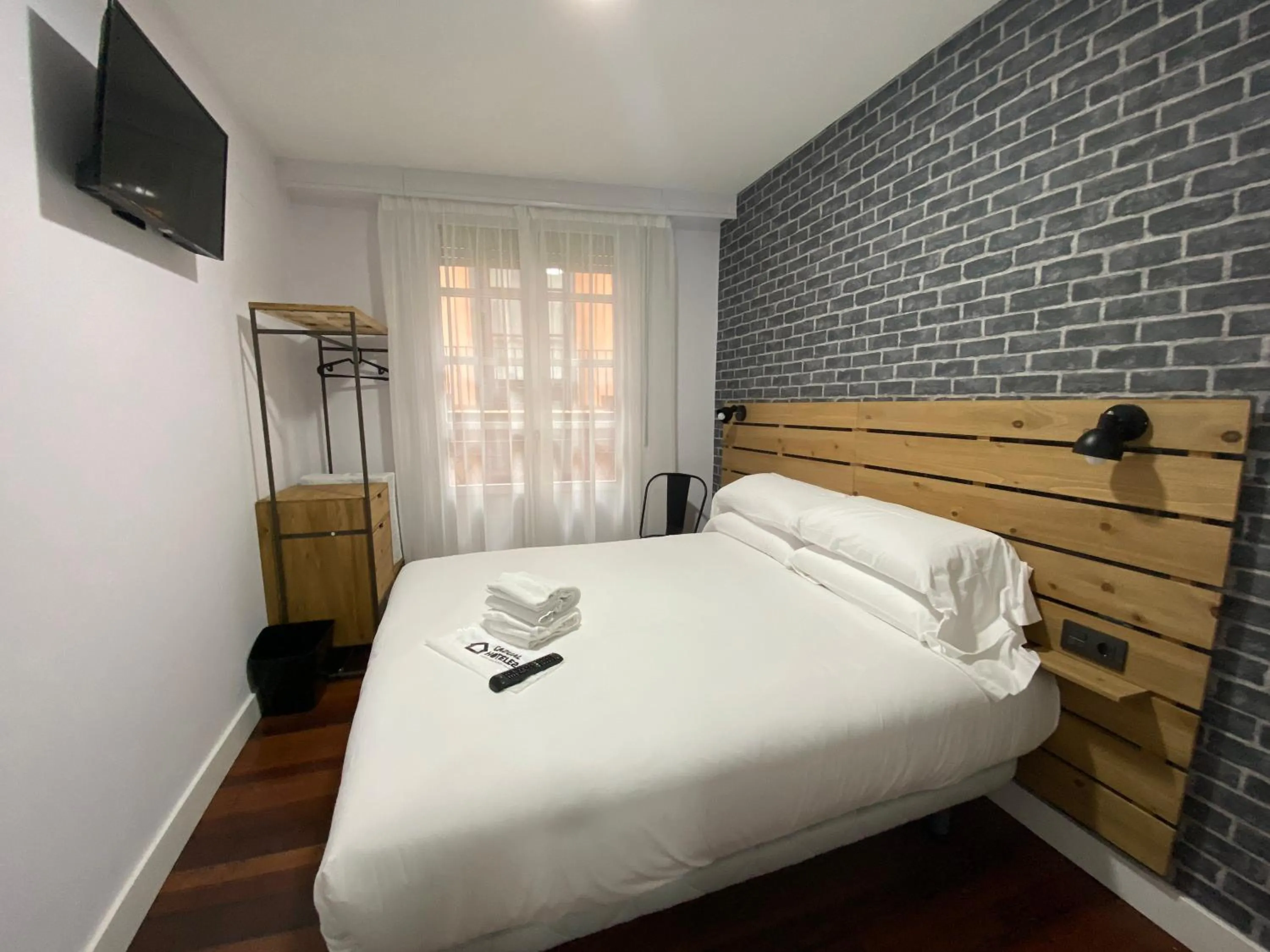 Photo of the whole room, Bed in Casual Mardones