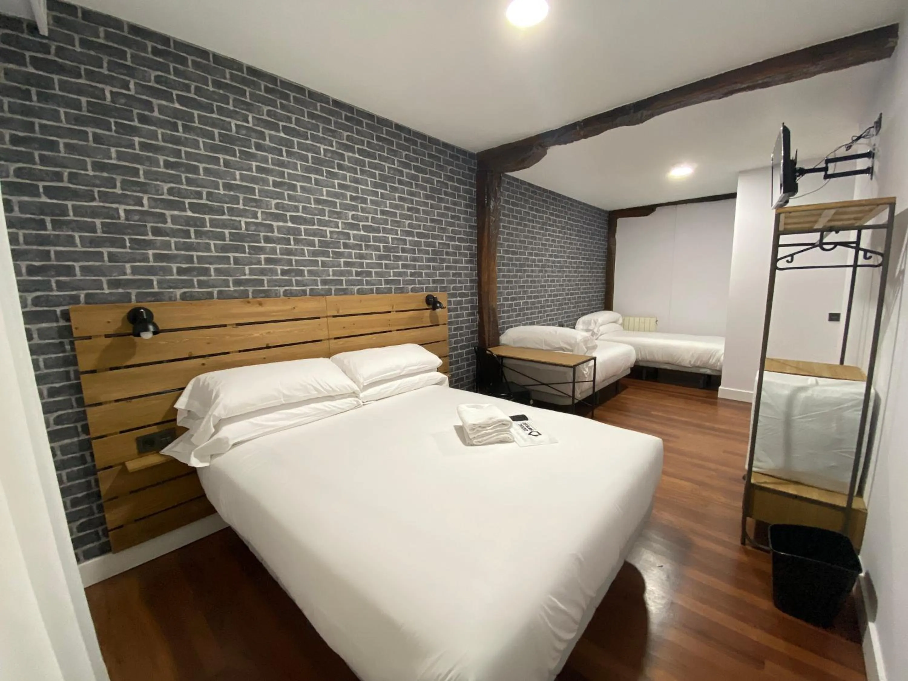 Photo of the whole room, Bed in Casual Mardones