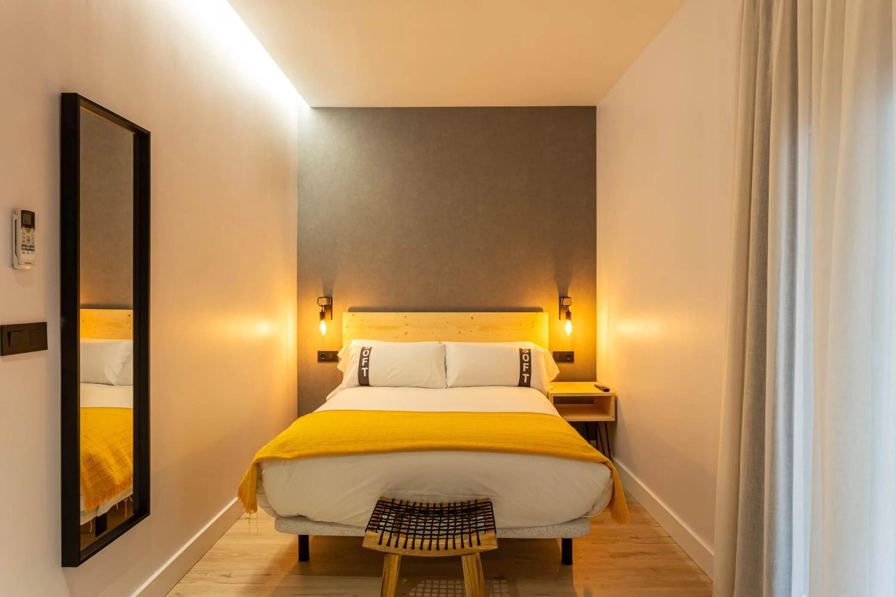 Photo of the whole room, Bed in Casual Fuentes