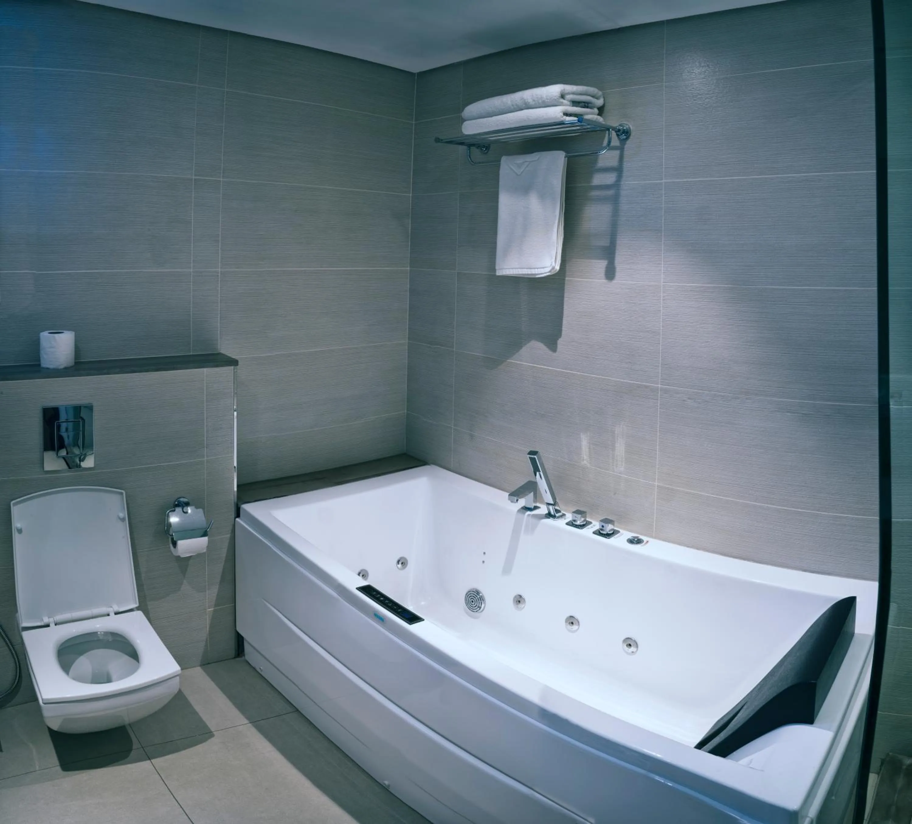 Shower in Boulevard Oman Hotel