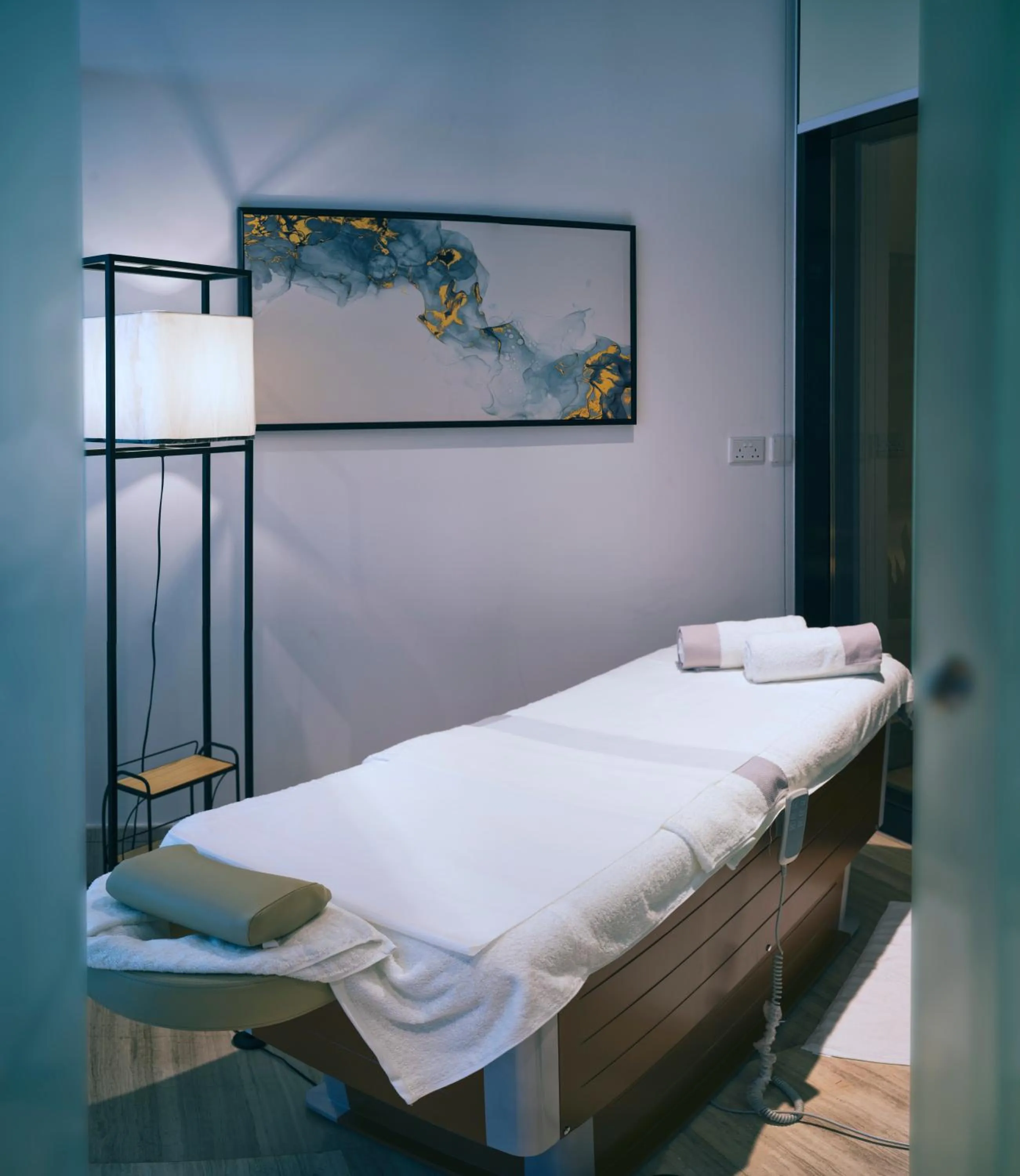 Massage, Bed in Boulevard Oman Hotel