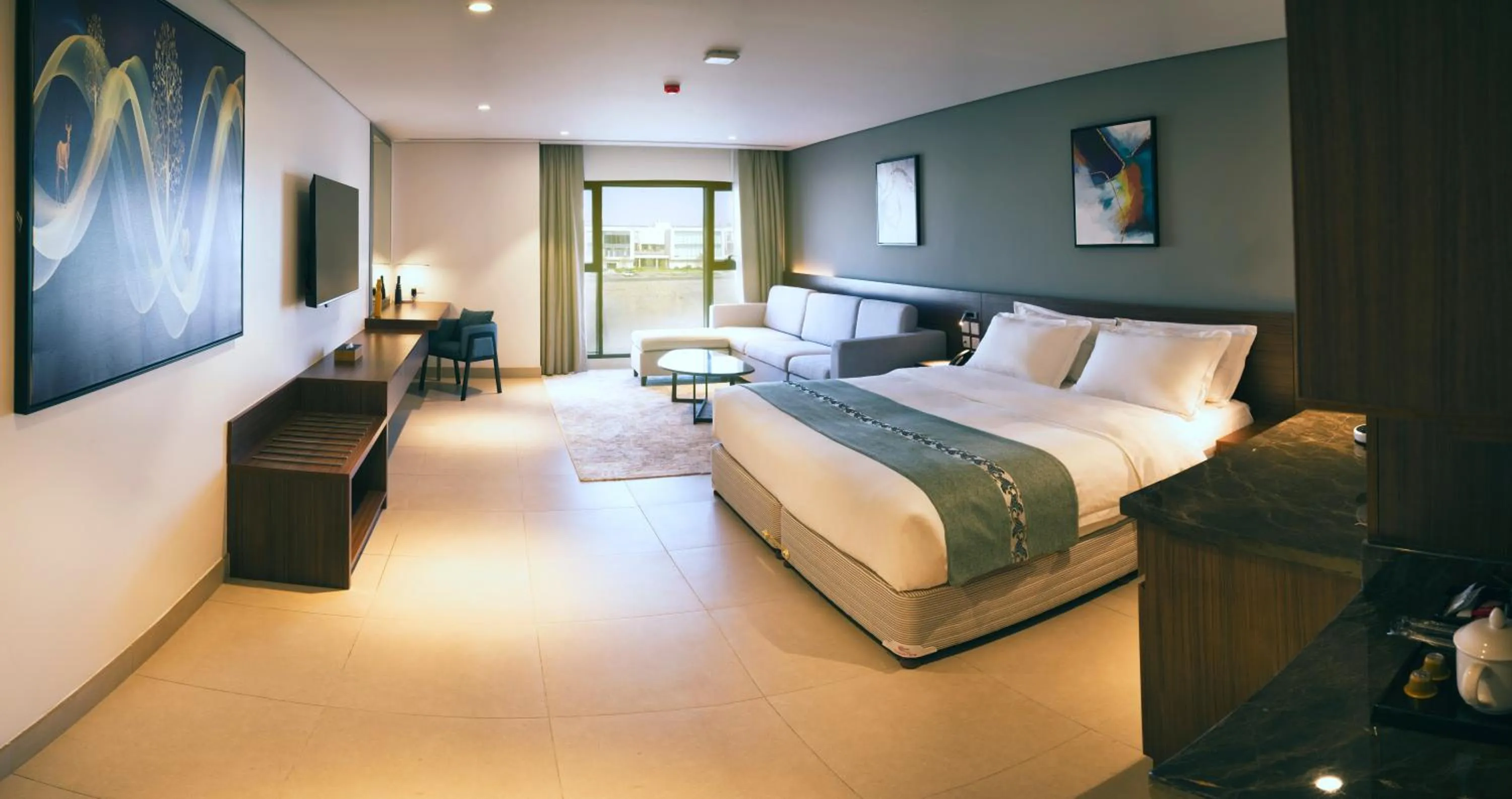 TV and multimedia, Bed in Boulevard Oman Hotel