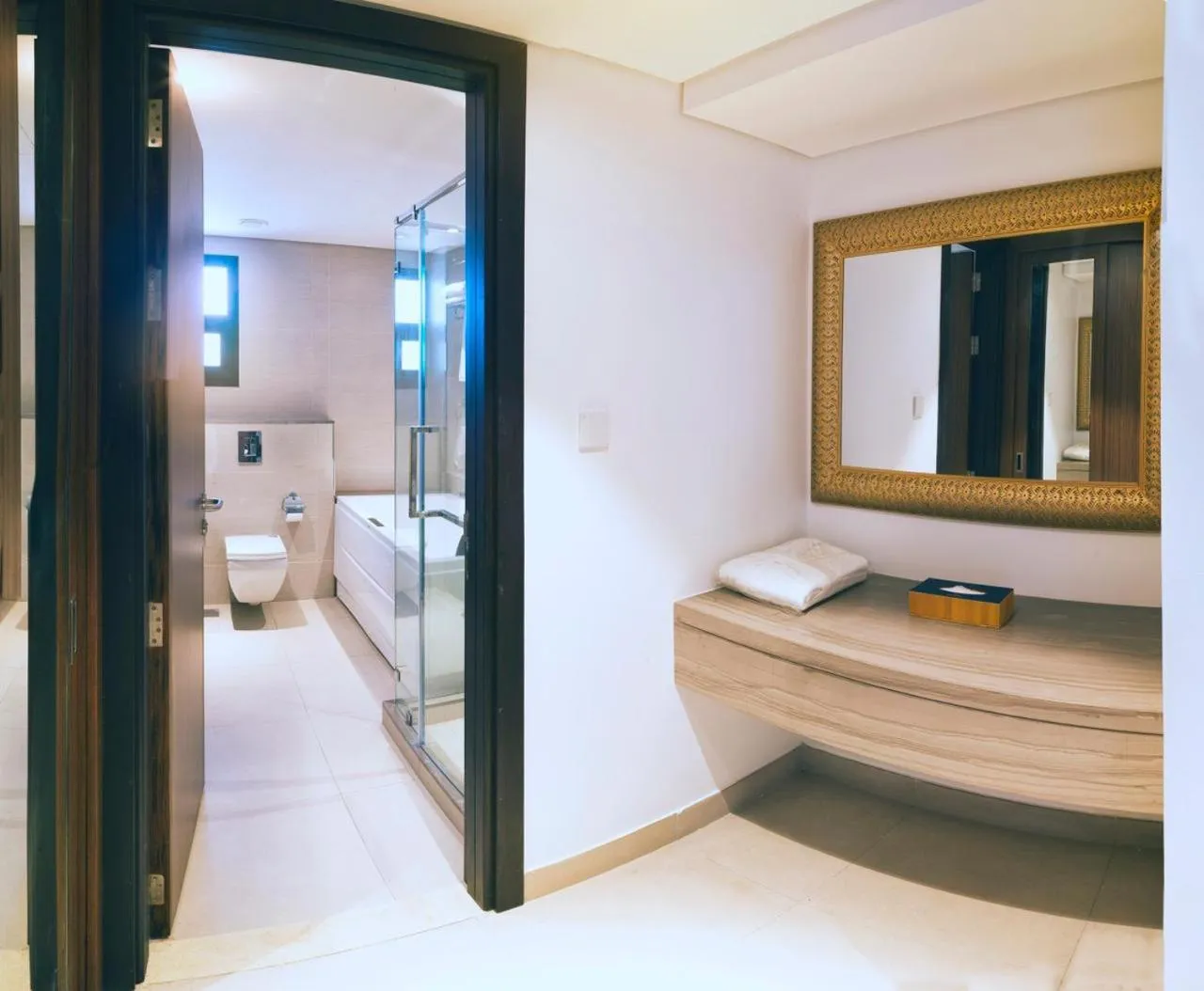 Bathroom, Bed in Boulevard Oman Hotel