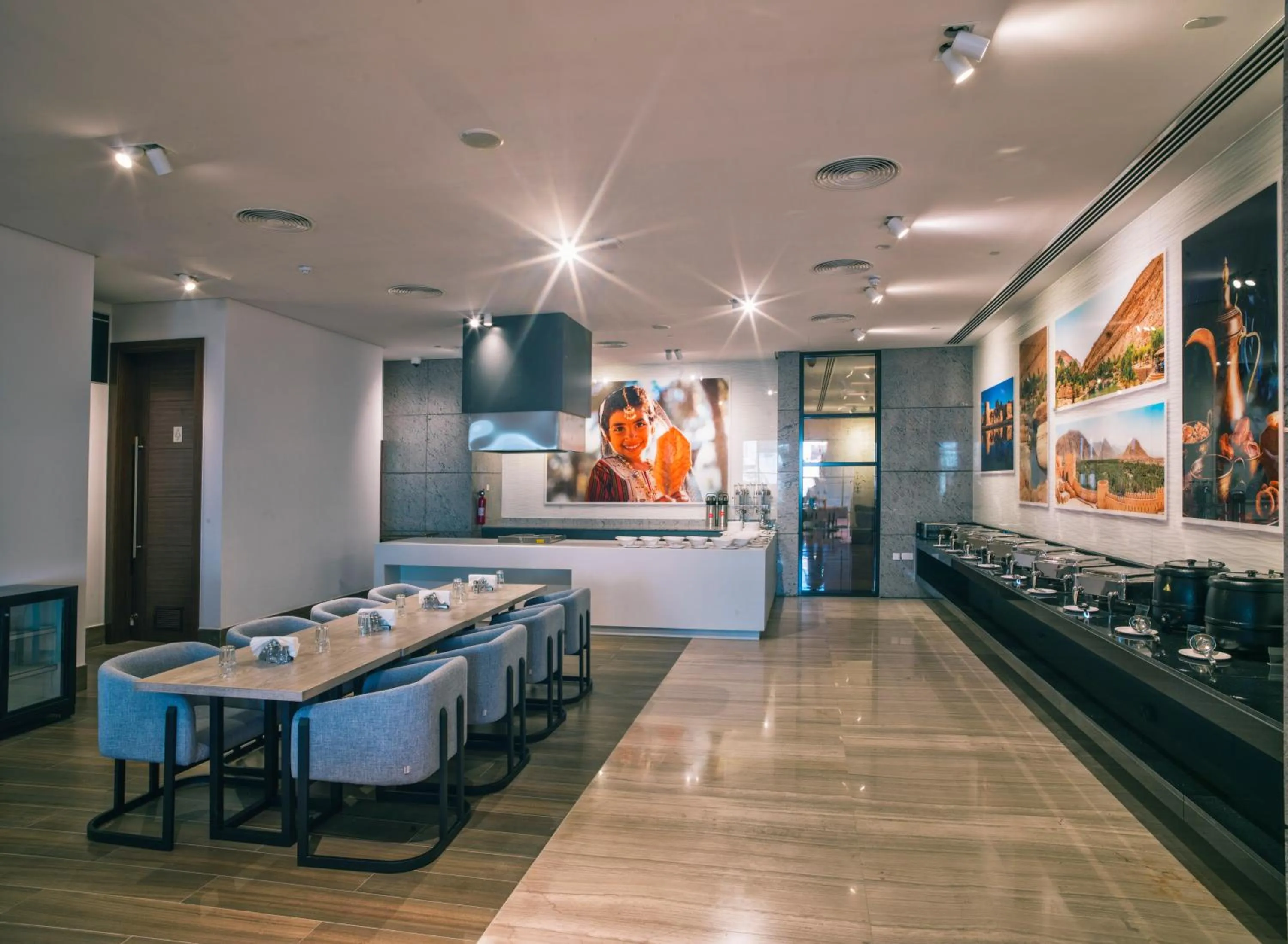 Restaurant/places to eat in Boulevard Oman Hotel