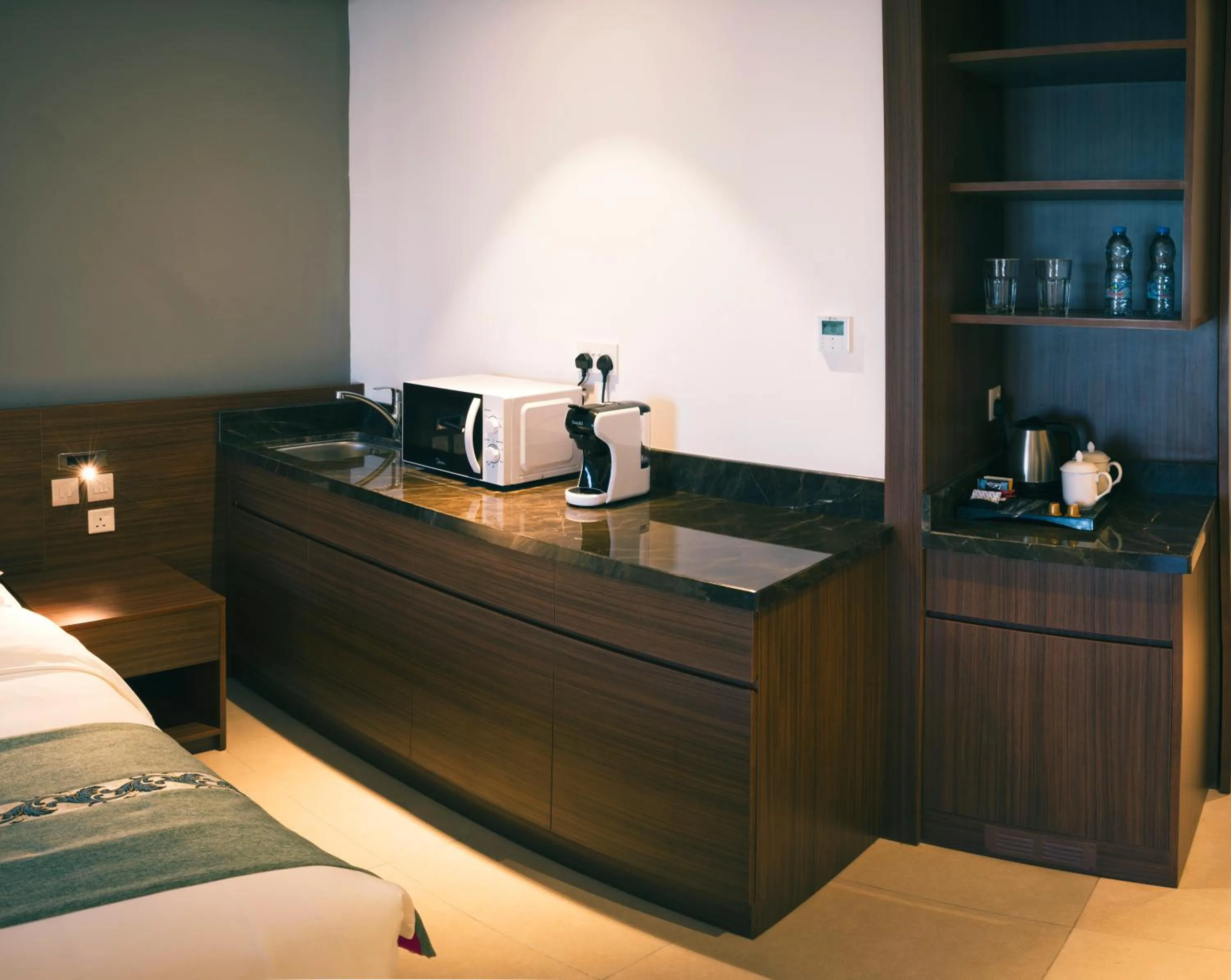 Coffee/tea facilities, Bed in Boulevard Oman Hotel