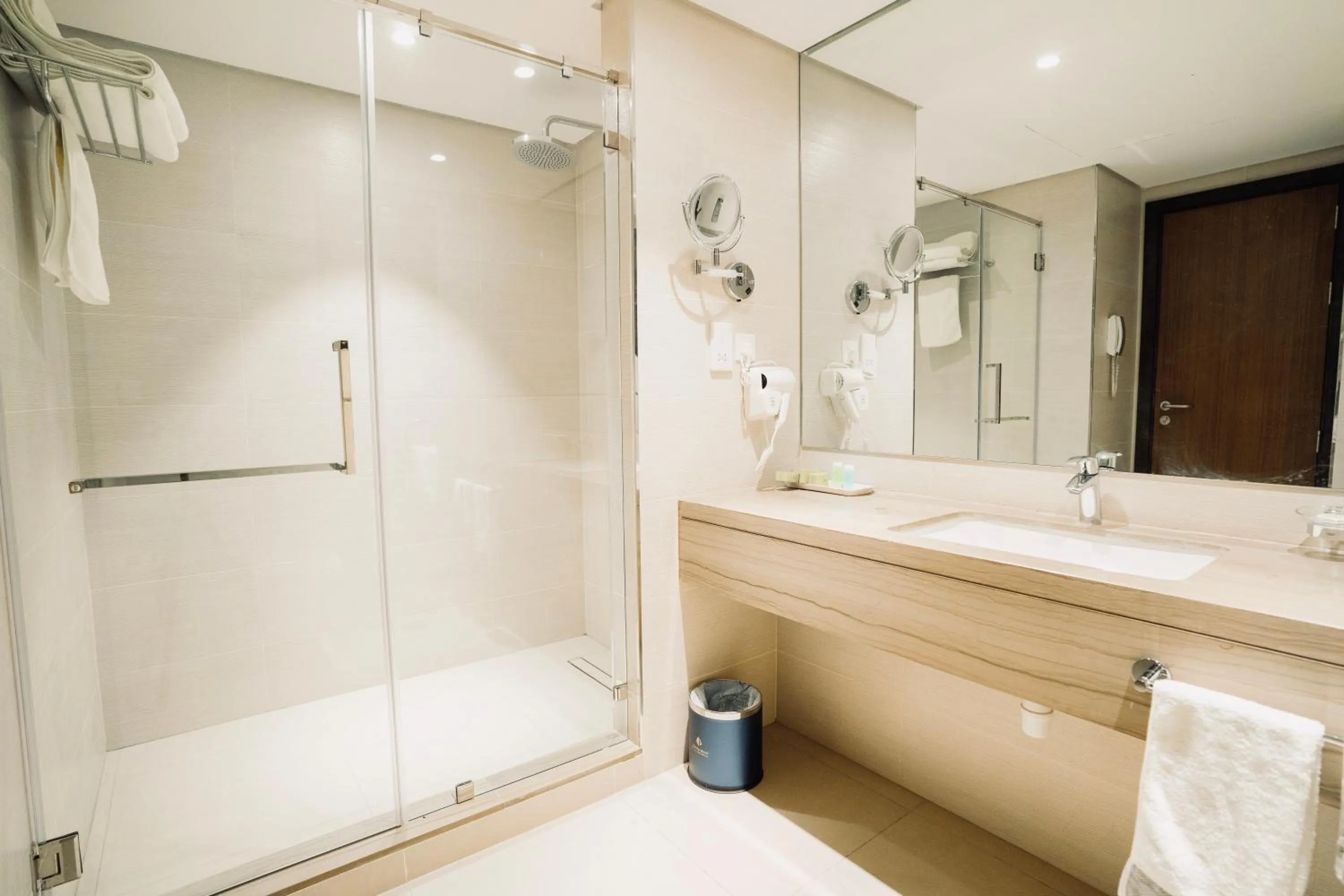 Toilet in Boulevard Oman Hotel