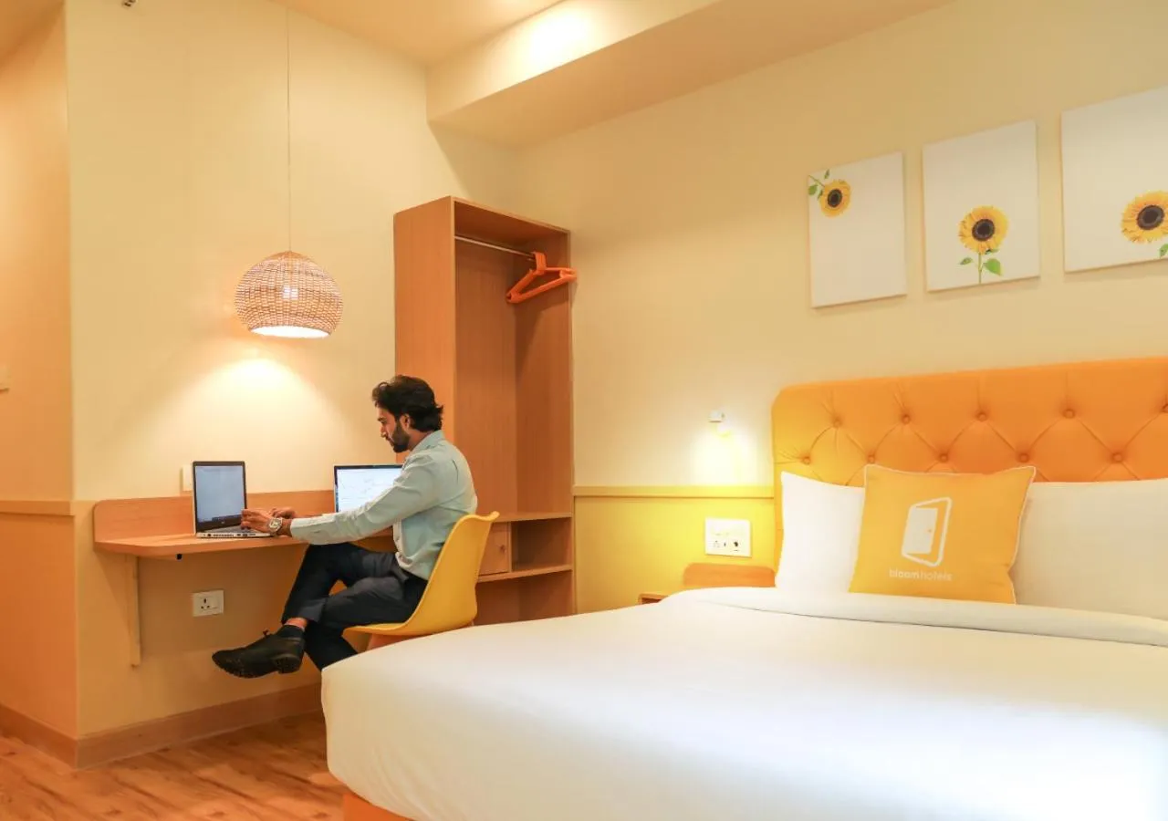 Guests, Bed in Bloom Hotel - Worli