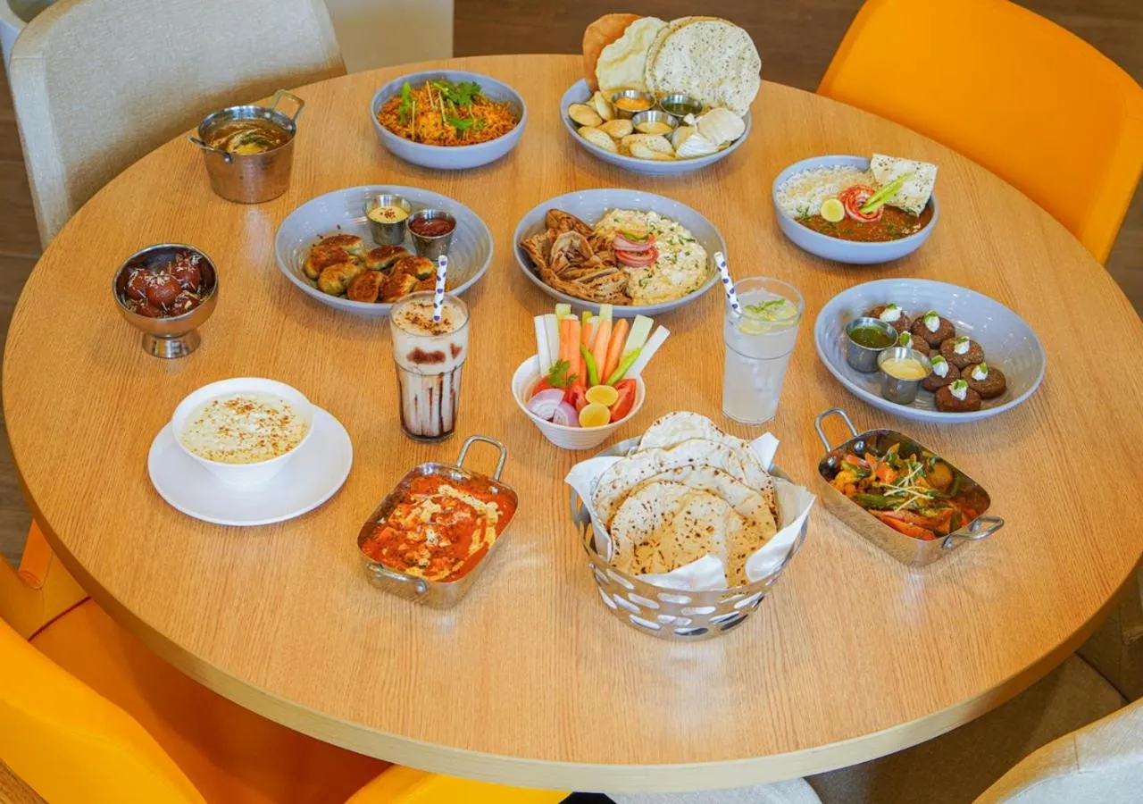 Restaurant/places to eat in Bloom Hotel - Worli