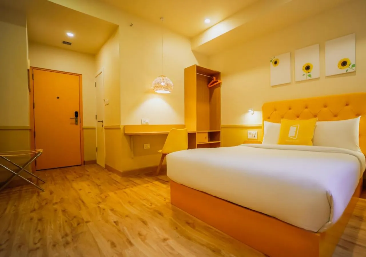 Bedroom, Bed in Bloom Hotel - Worli