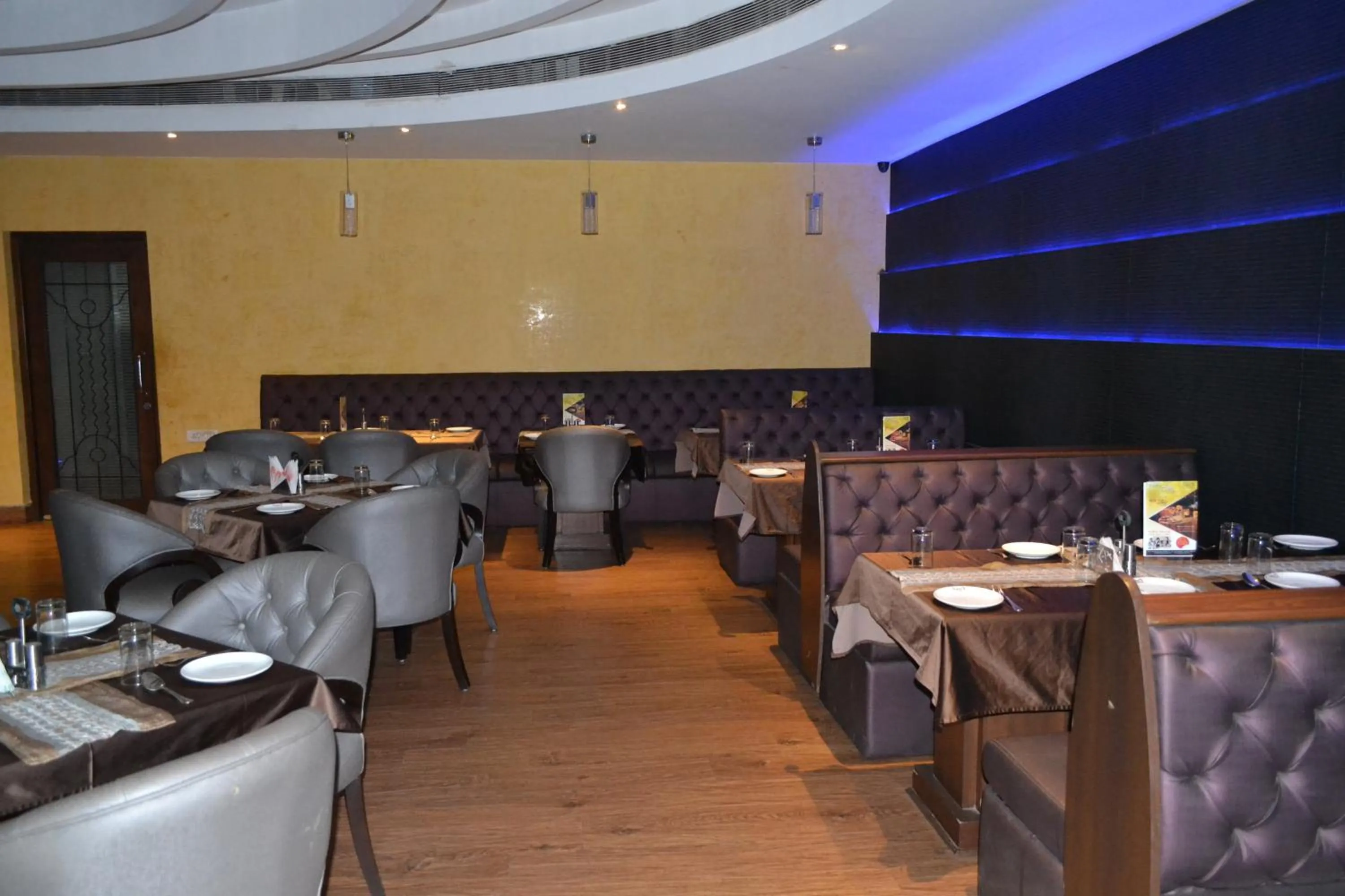 Restaurant/places to eat in Sobti Continental Bareilly