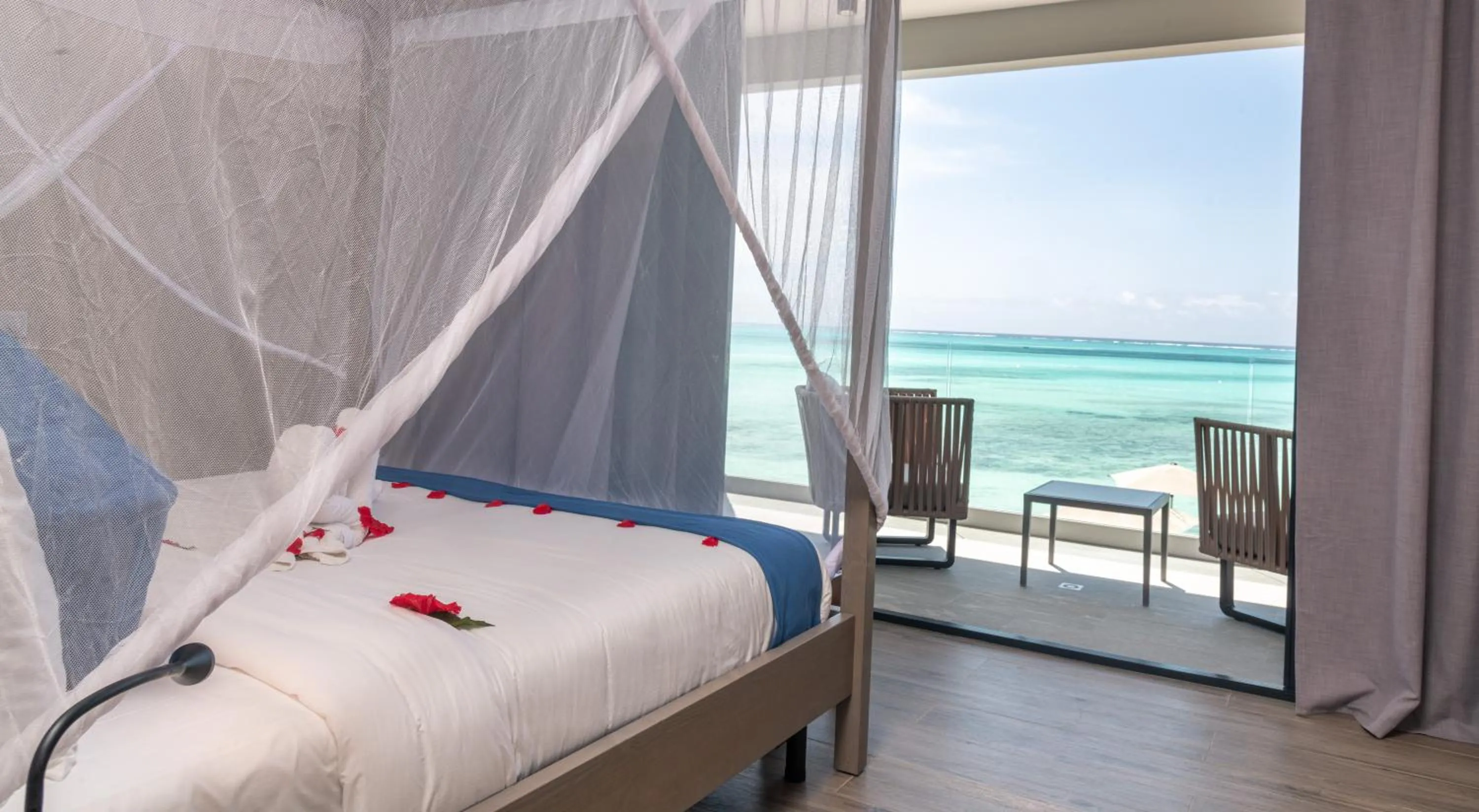 Balcony/Terrace, Bed in Villa Bluu