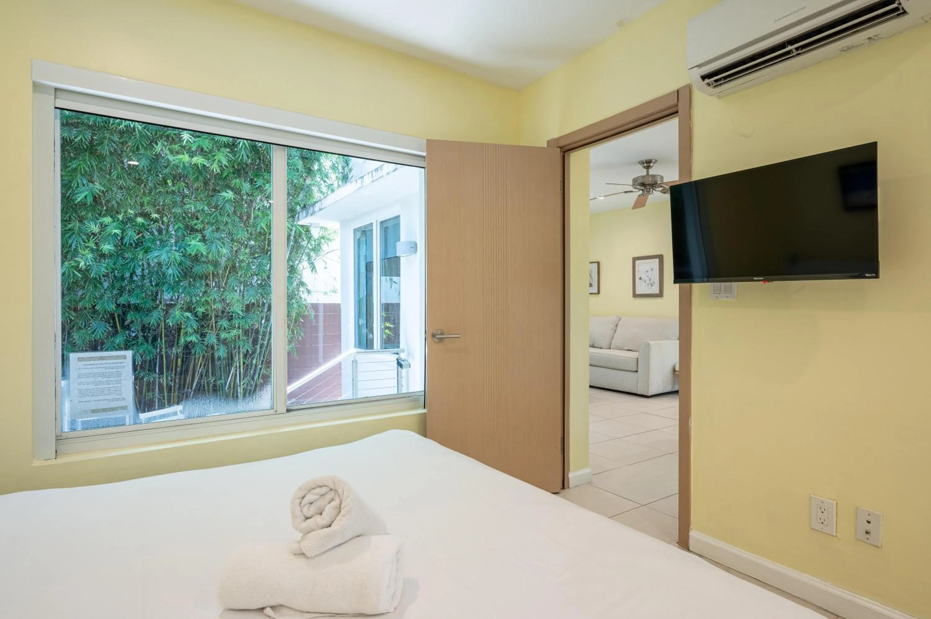 Bed in Casa Del Mar Master