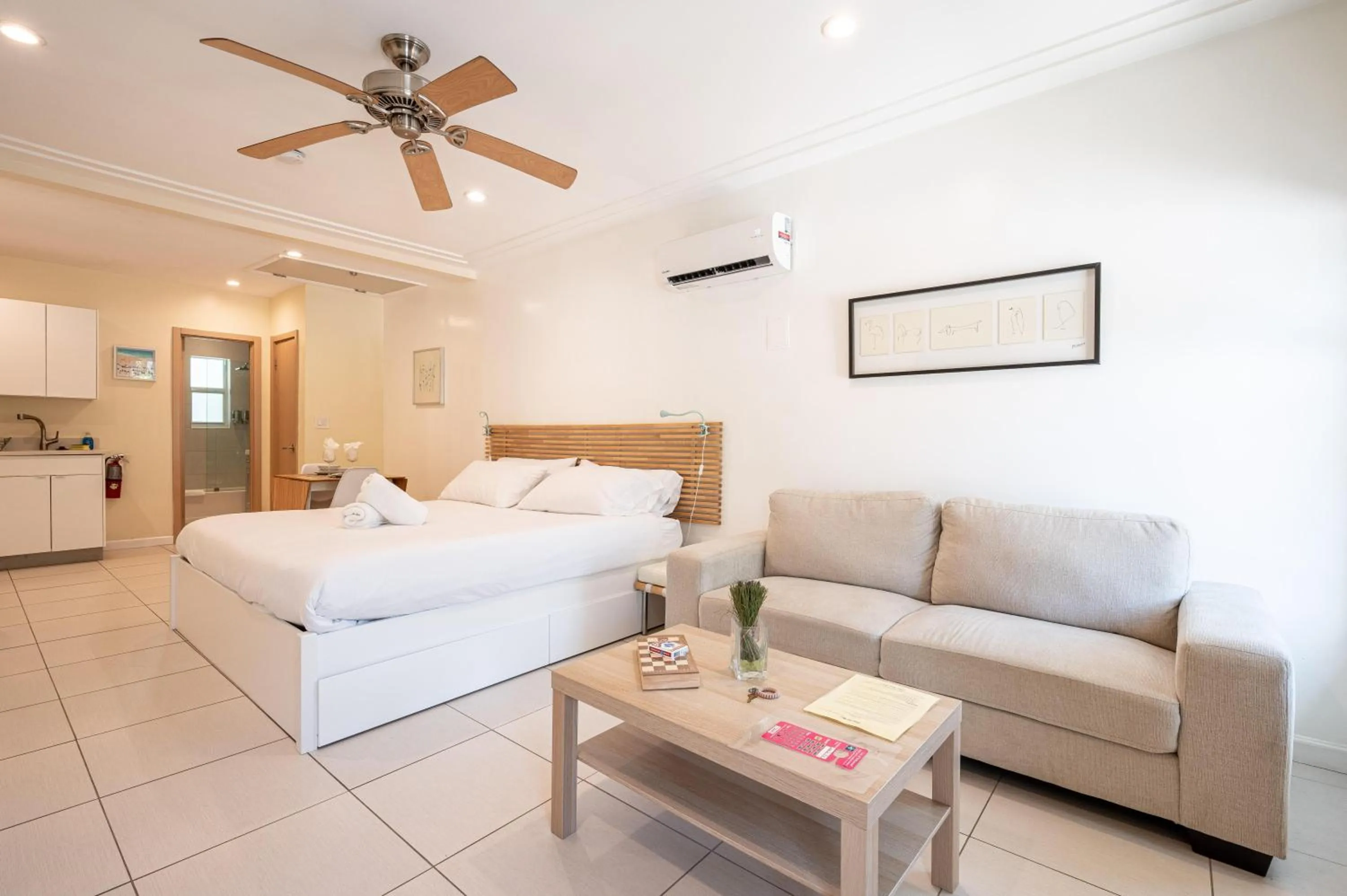 Bed in Casa Del Mar Master