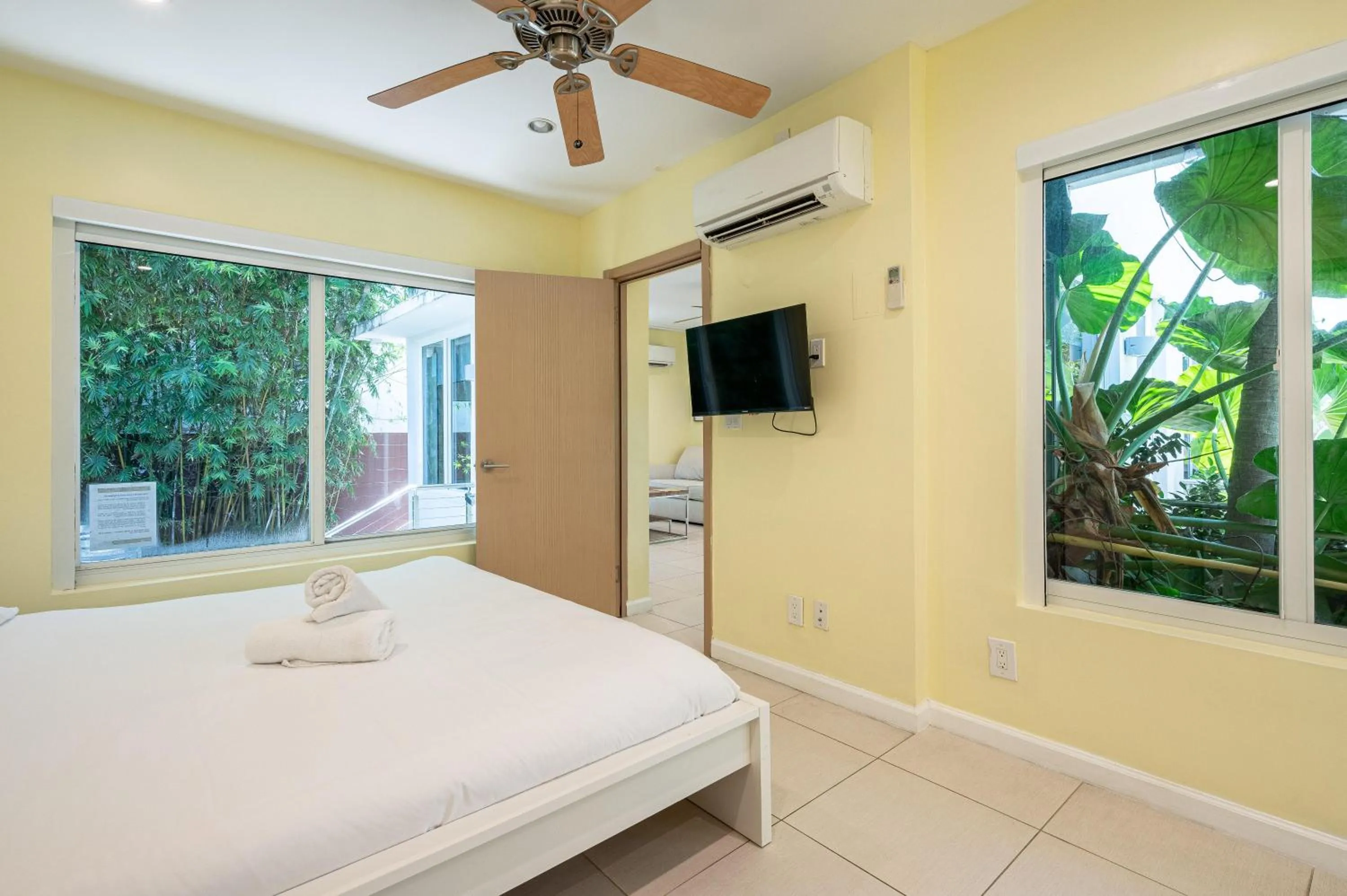 Bed in Casa Del Mar Master