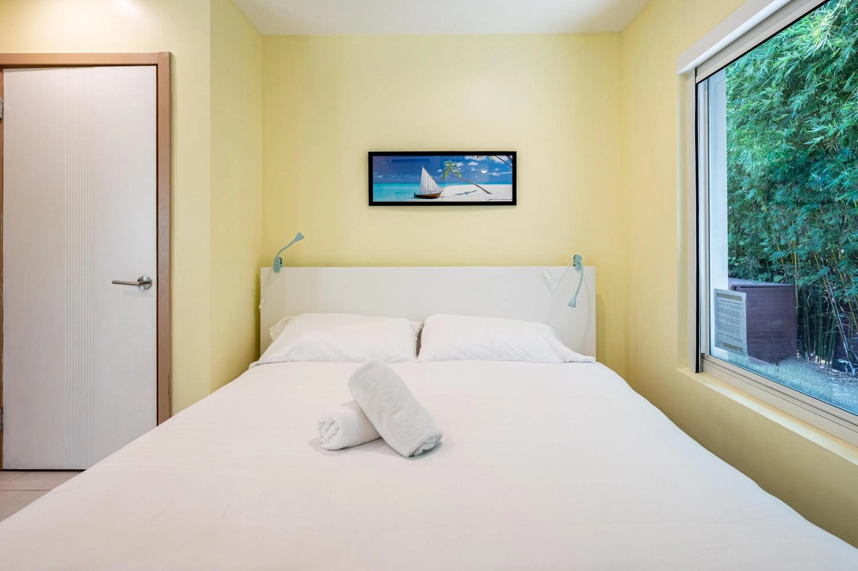 Bed in Casa Del Mar Master