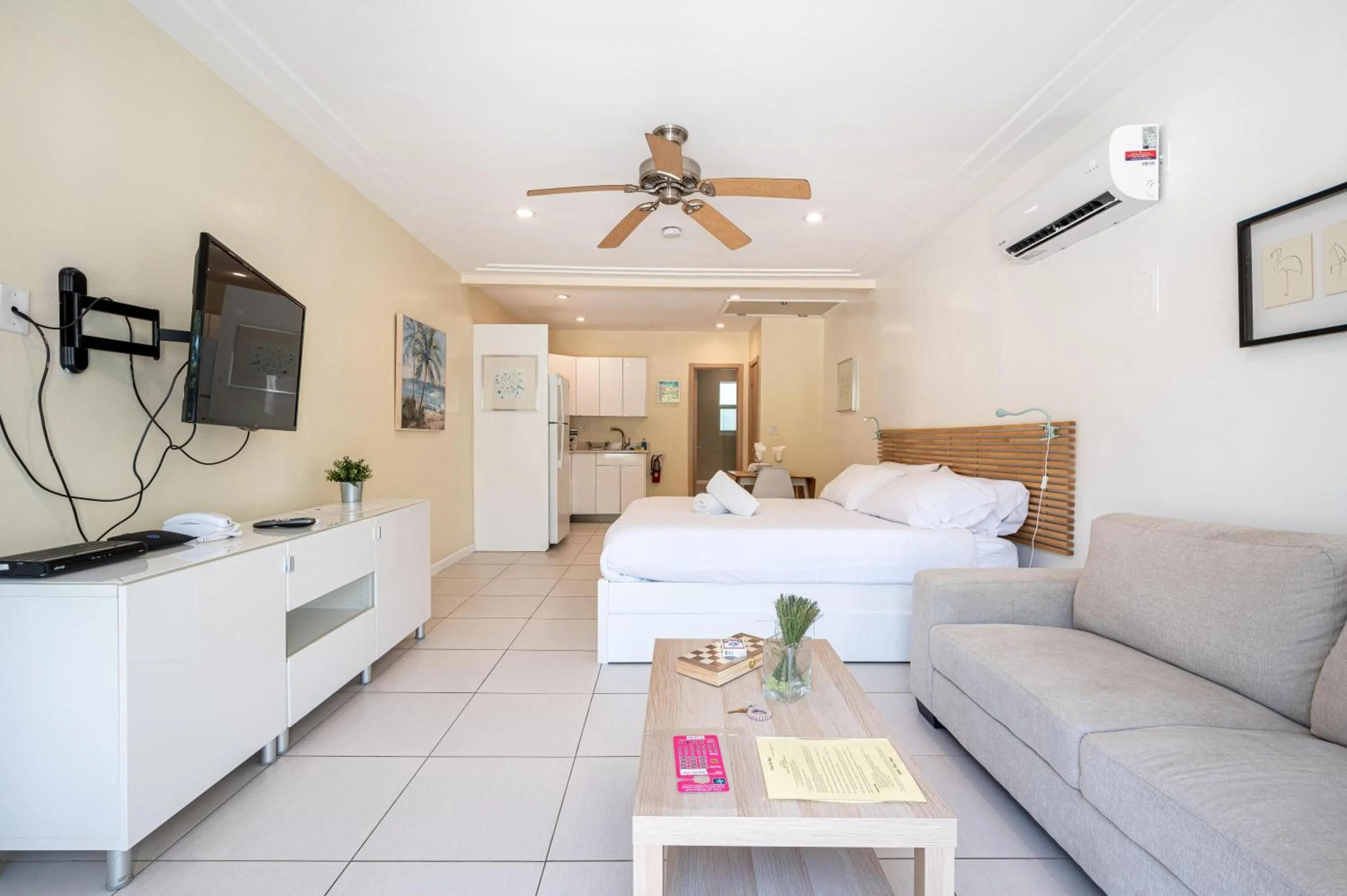 Bed in Casa Del Mar Master