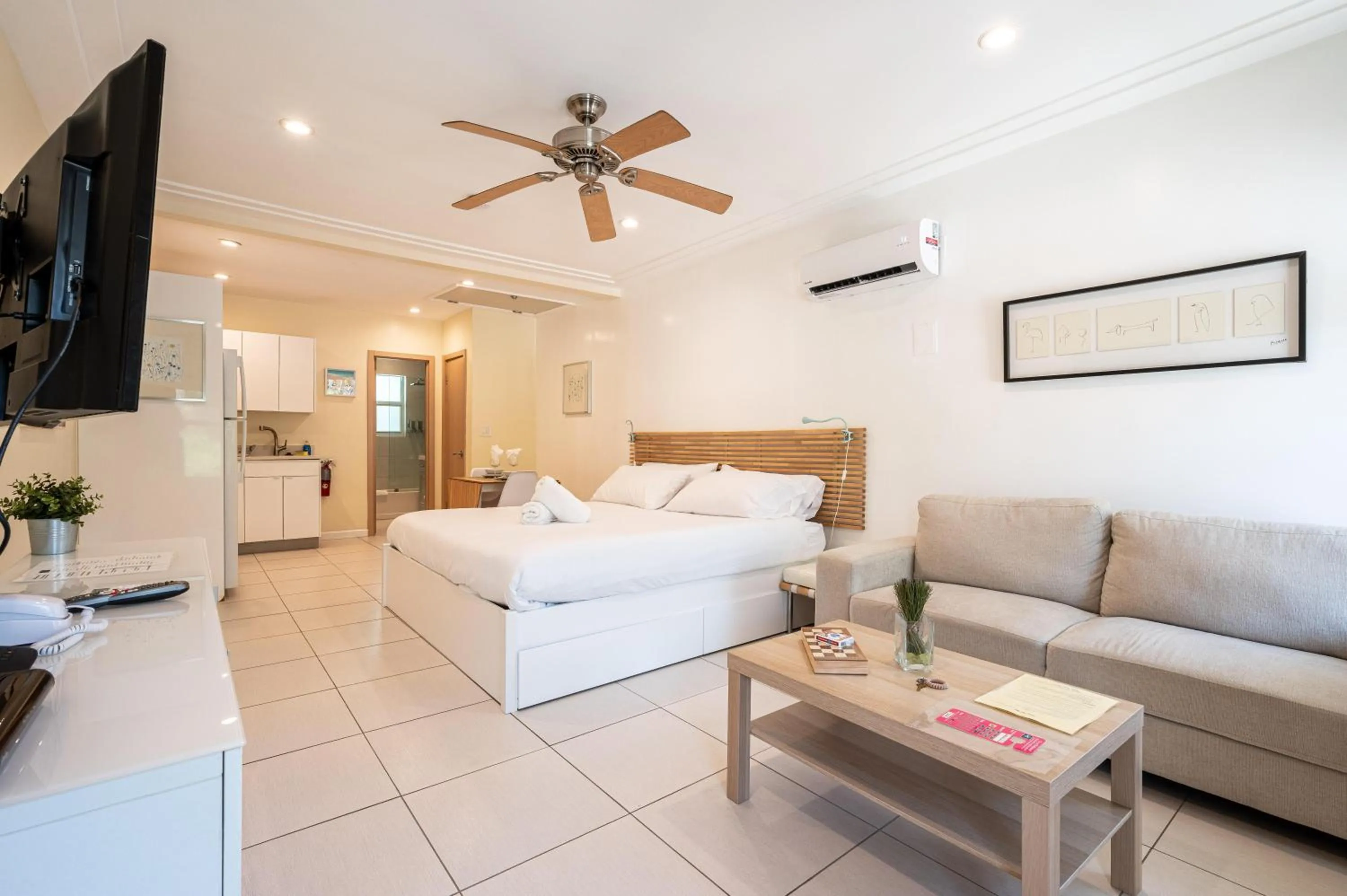 Bed in Casa Del Mar Master