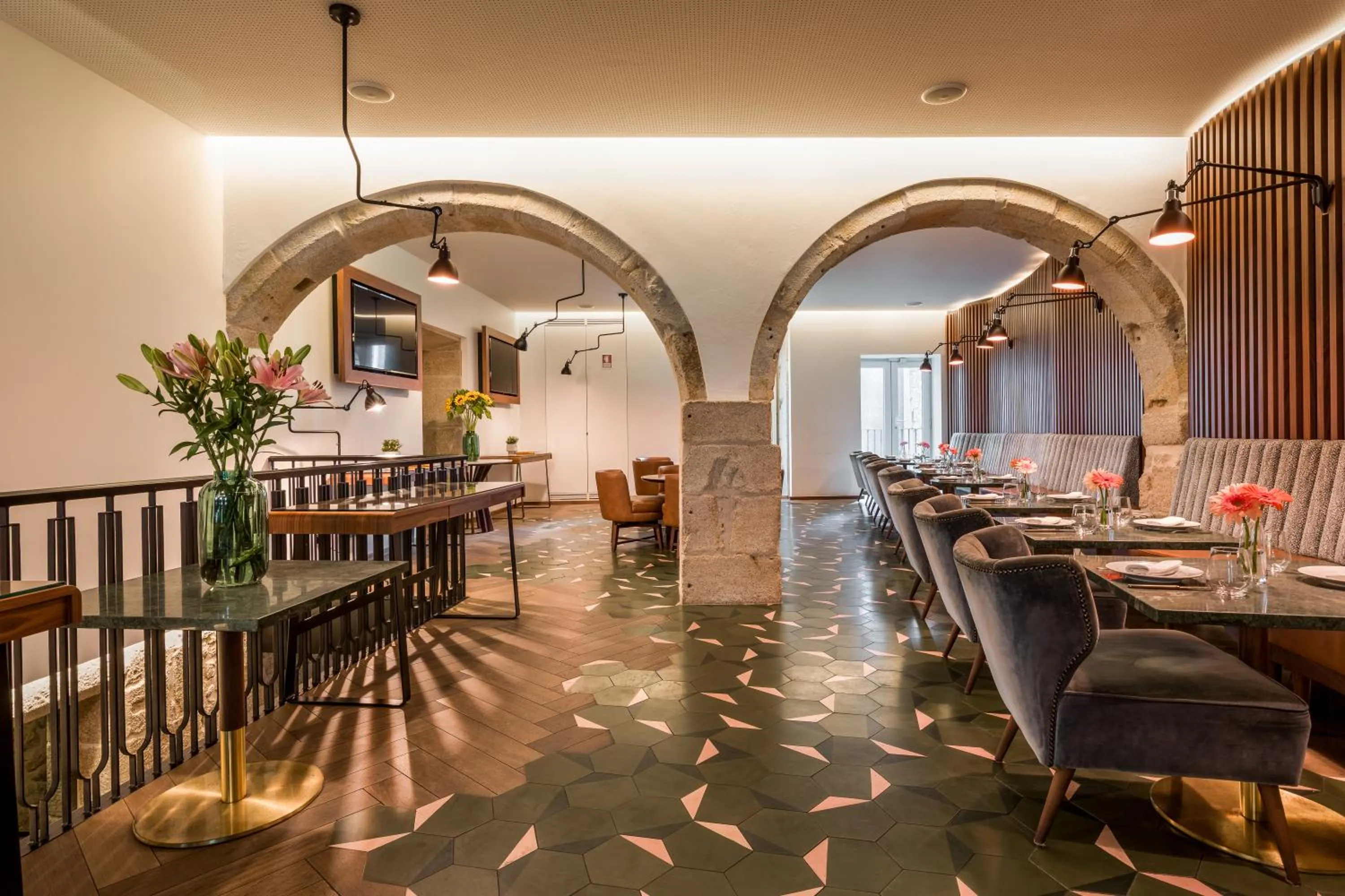 Restaurant/places to eat in Pousada do Porto - Rua das Flores