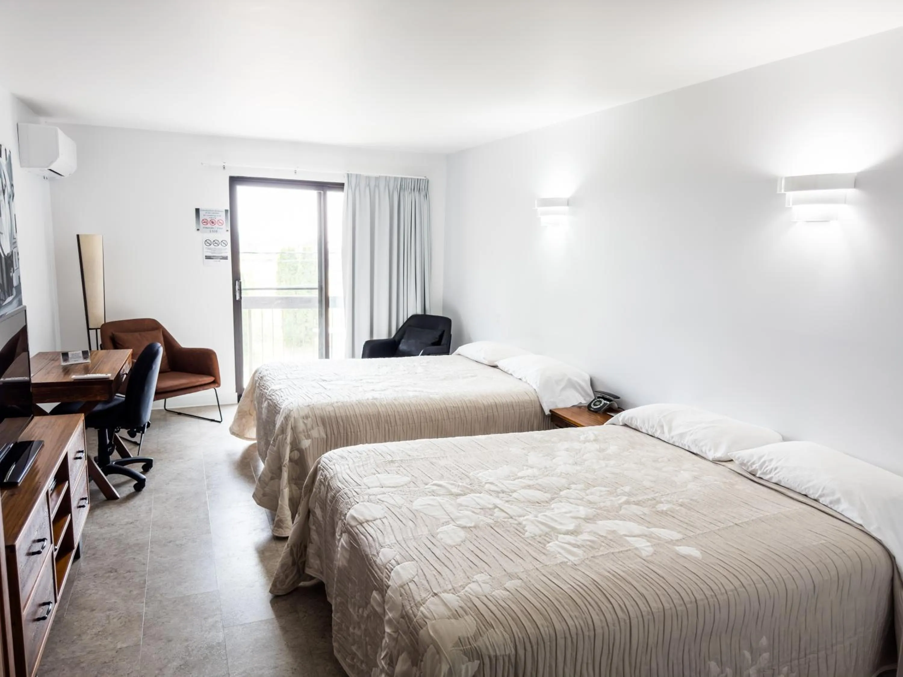 Bedroom, Bed in Motel Le Martinet