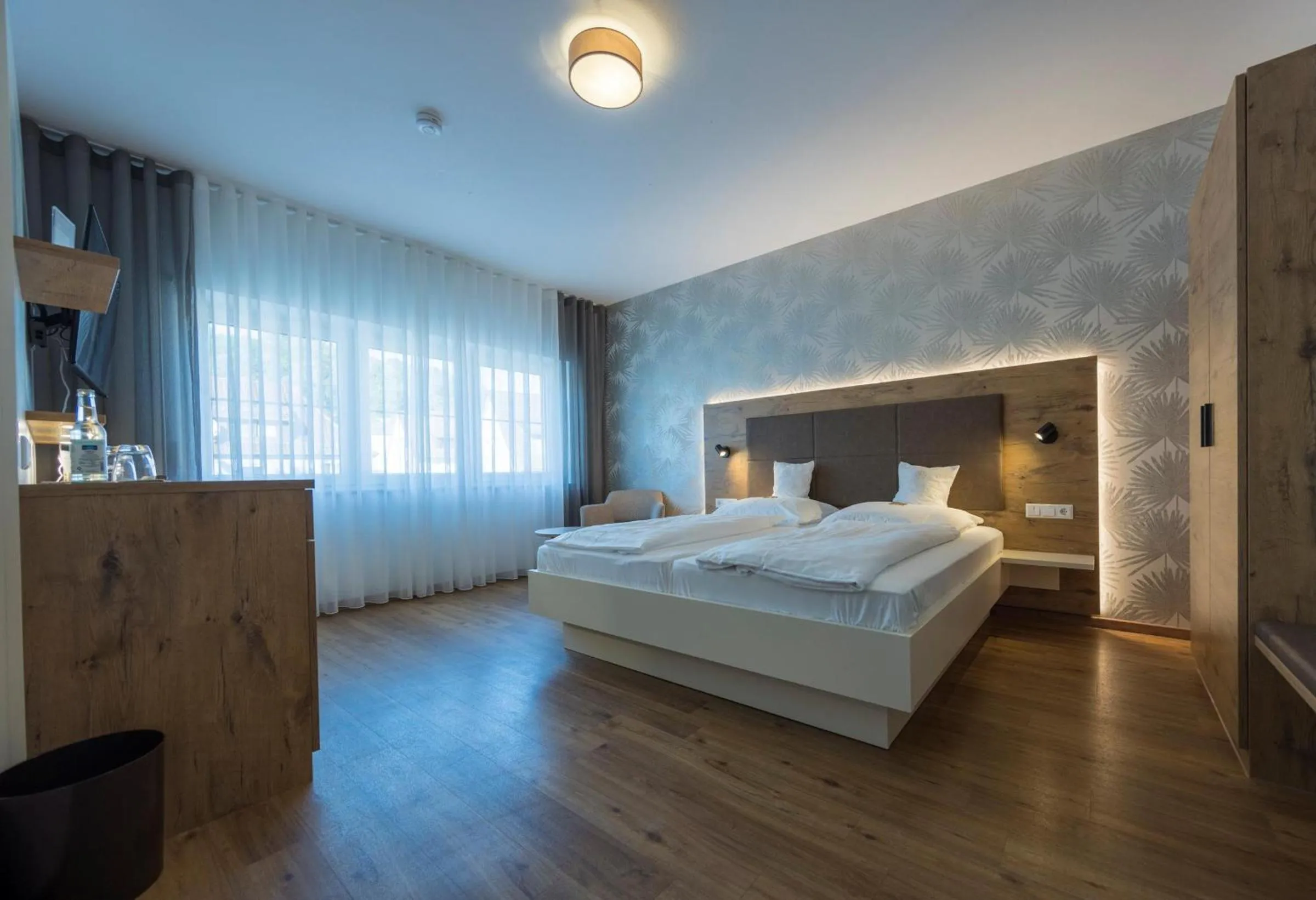 Photo of the whole room, Bed in Die Krone am Fluss - Landhotel Sindringen