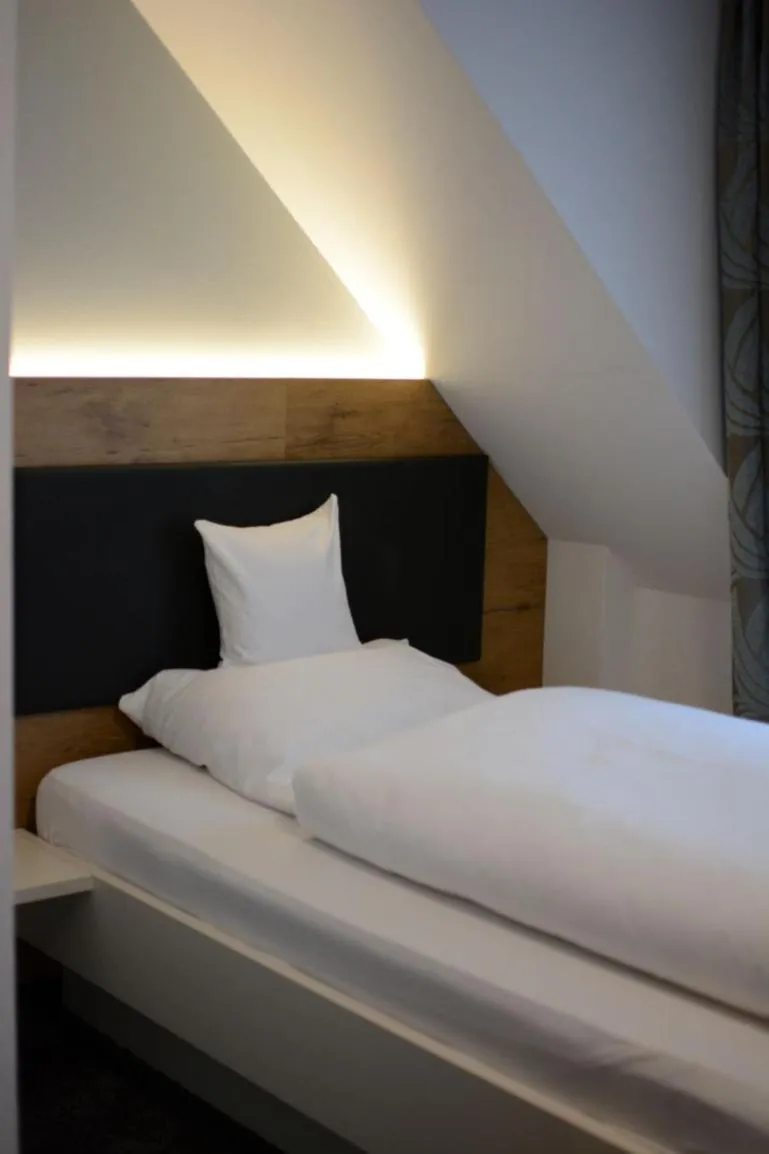 Photo of the whole room, Bed in Die Krone am Fluss - Landhotel Sindringen