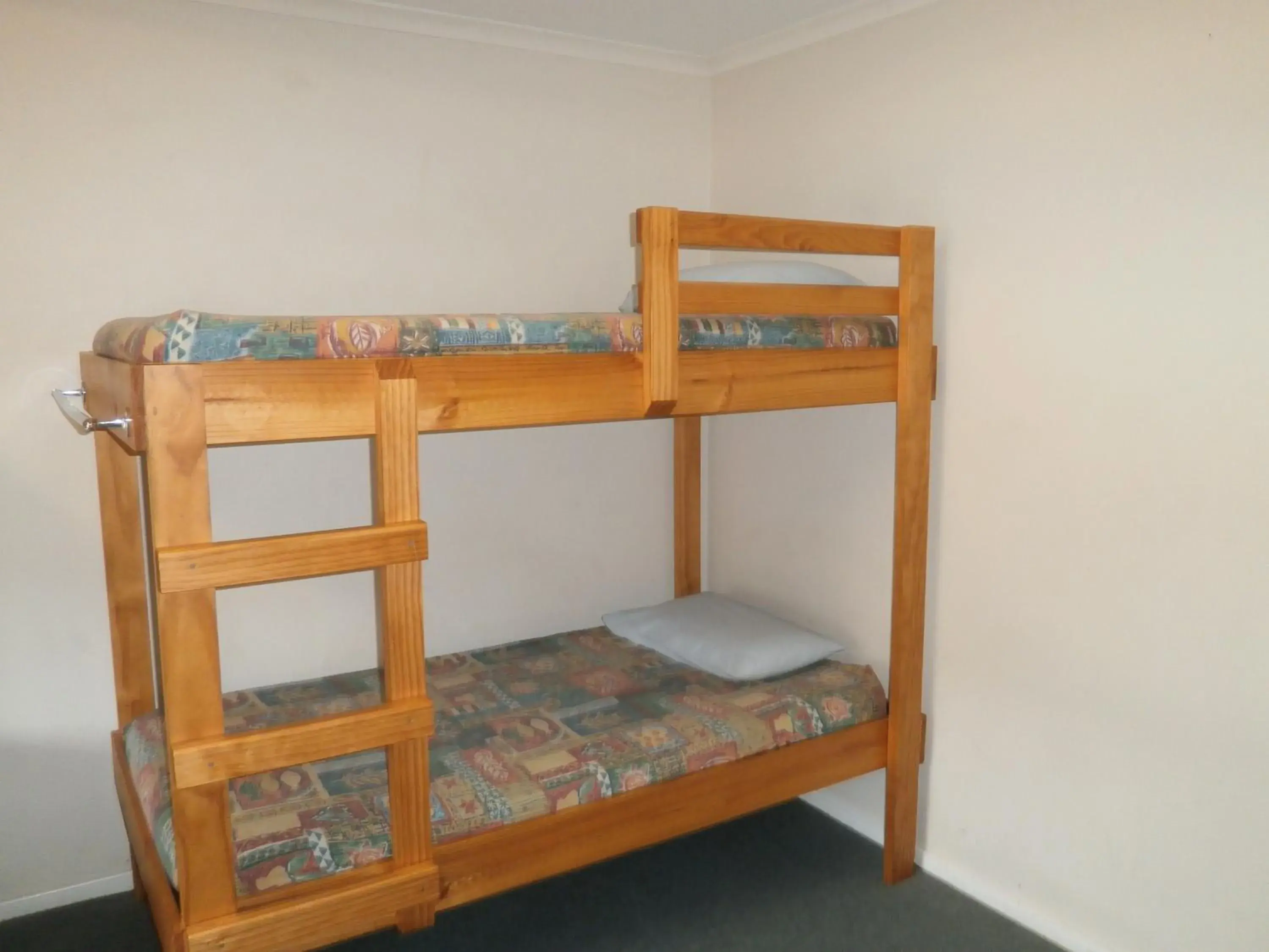 Bed in 6-Bed Male Dormitory Room in Launceston Backpackers Bed in 6-Bed Male Dormitory Room in Launceston Backpackers