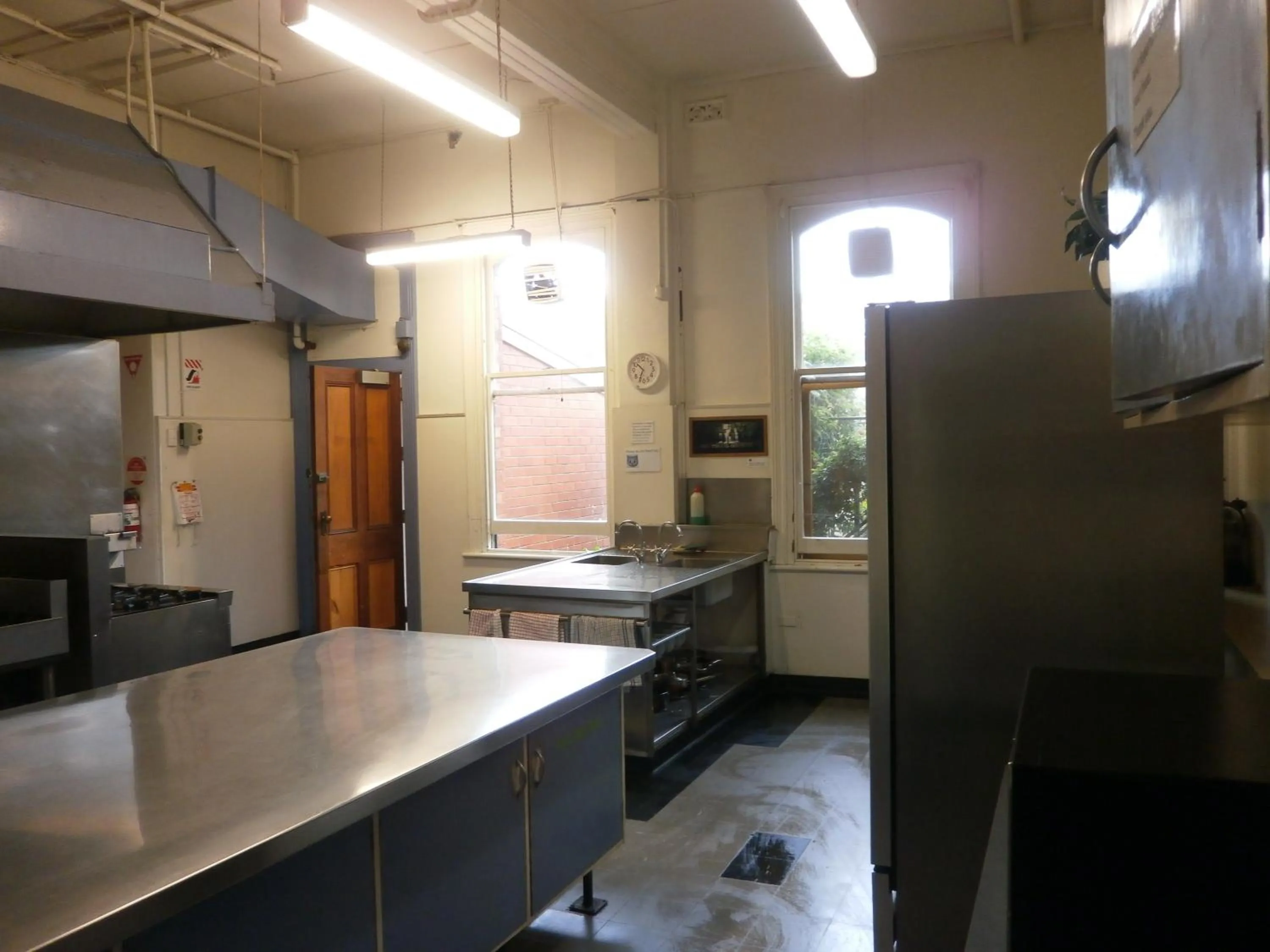 Communal kitchen in Launceston Backpackers